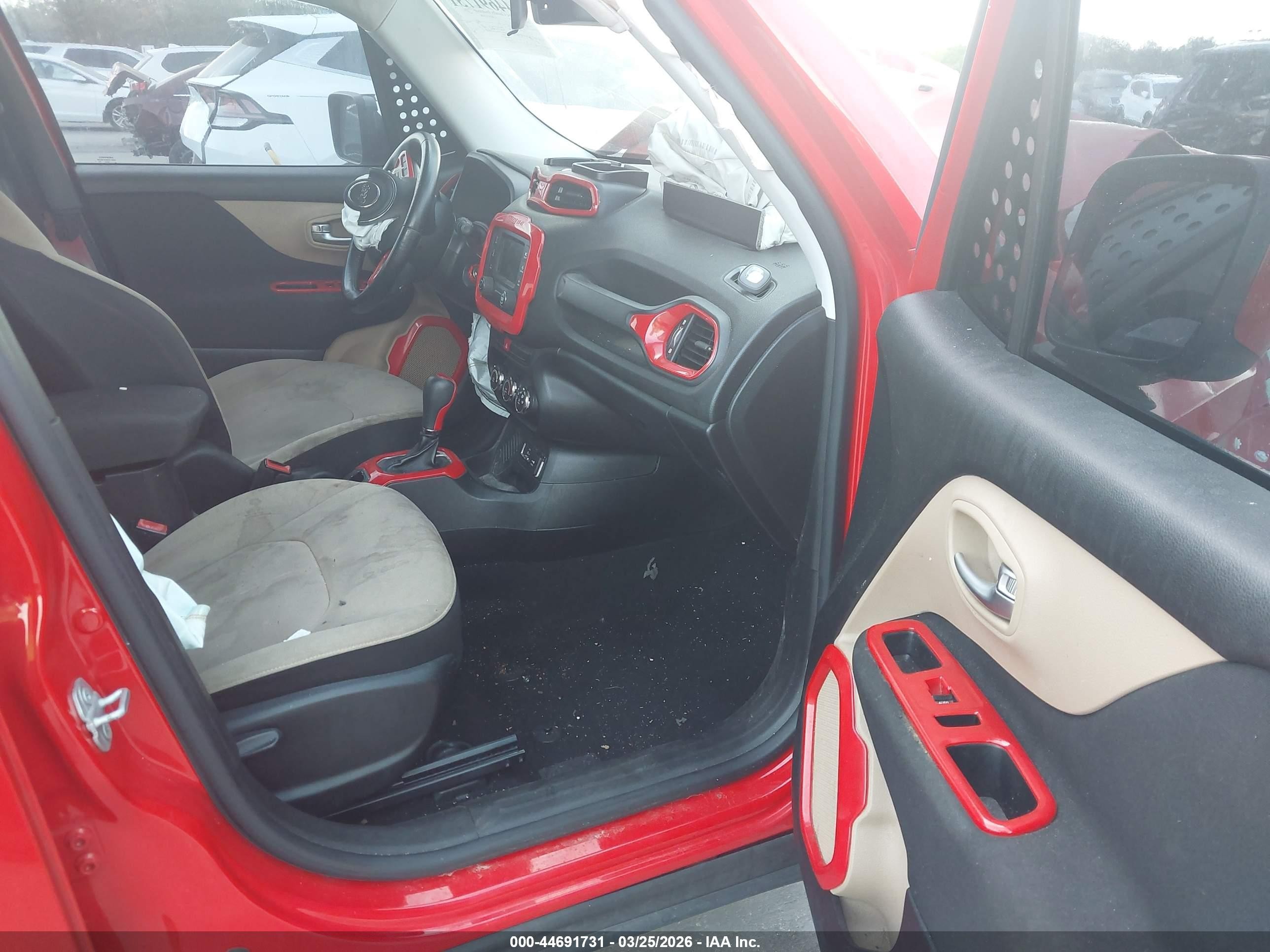 2015 Jeep Renegade Latitude Red vin: ZACCJABT6FPB97511