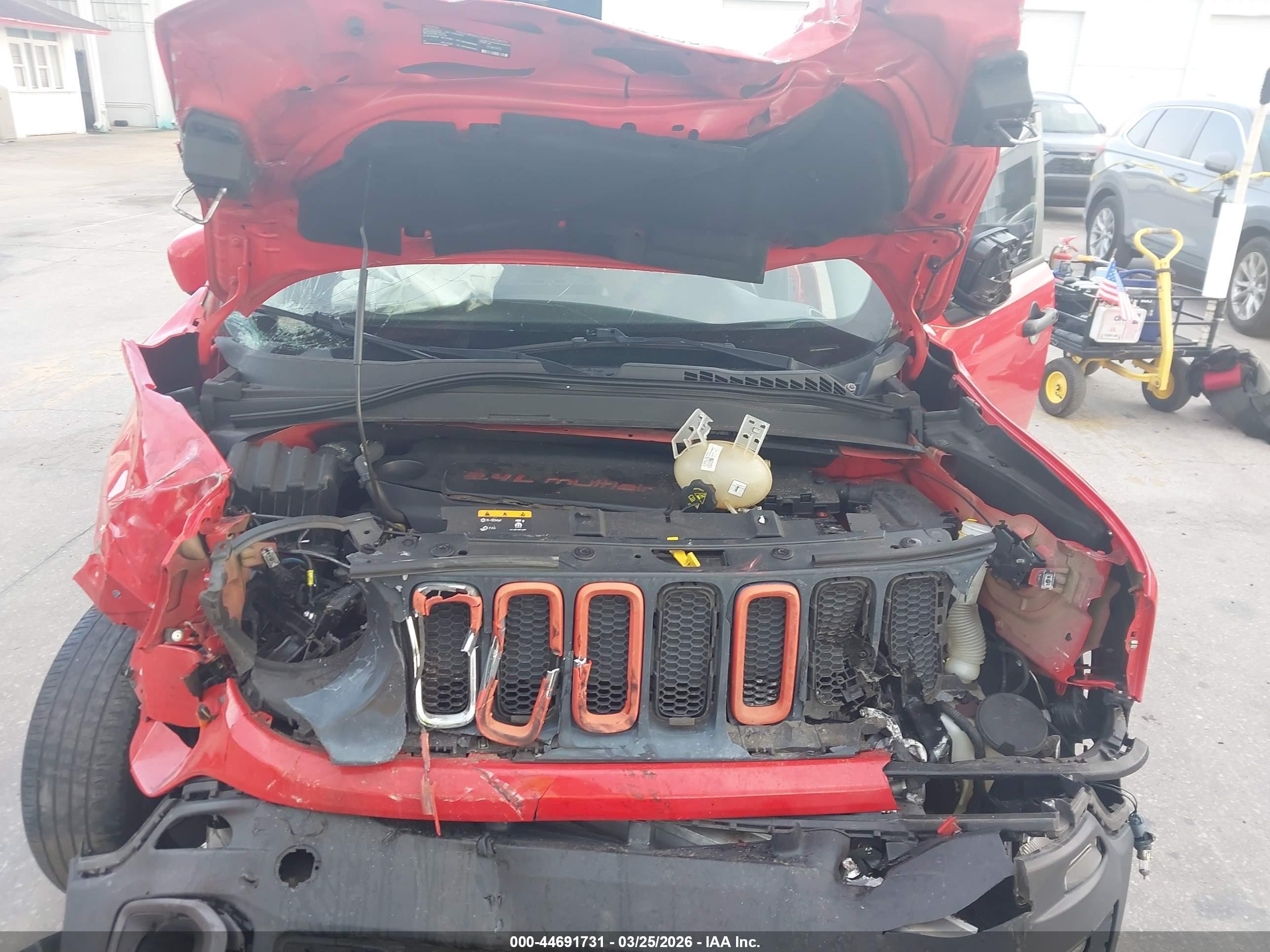 2015 Jeep Renegade Latitude Red vin: ZACCJABT6FPB97511