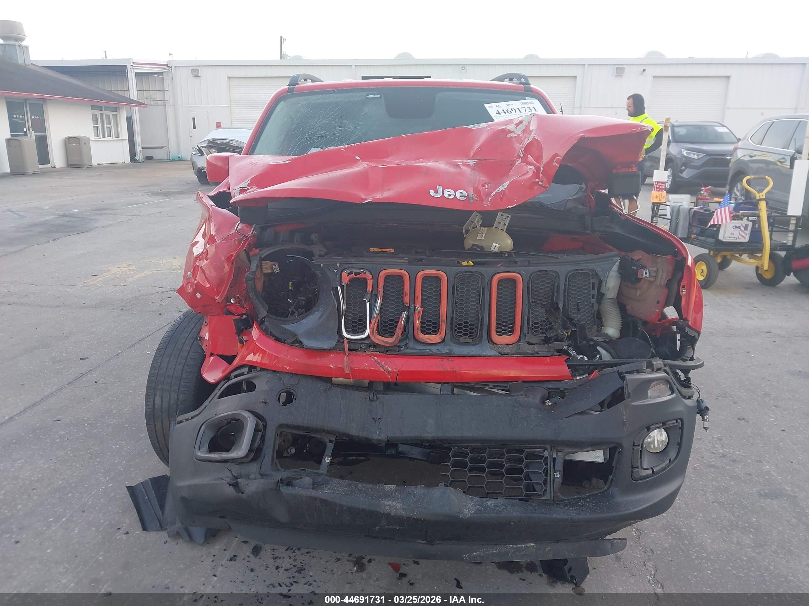 2015 Jeep Renegade Latitude Red vin: ZACCJABT6FPB97511