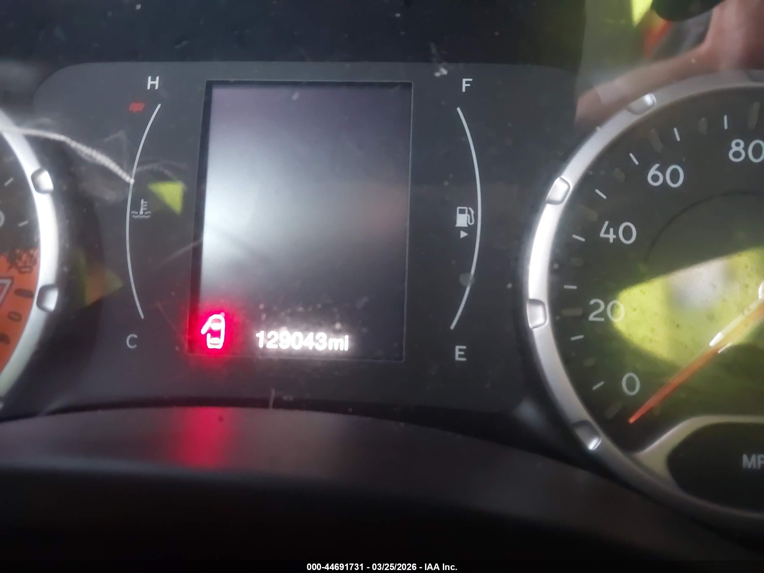 2015 Jeep Renegade Latitude Red vin: ZACCJABT6FPB97511