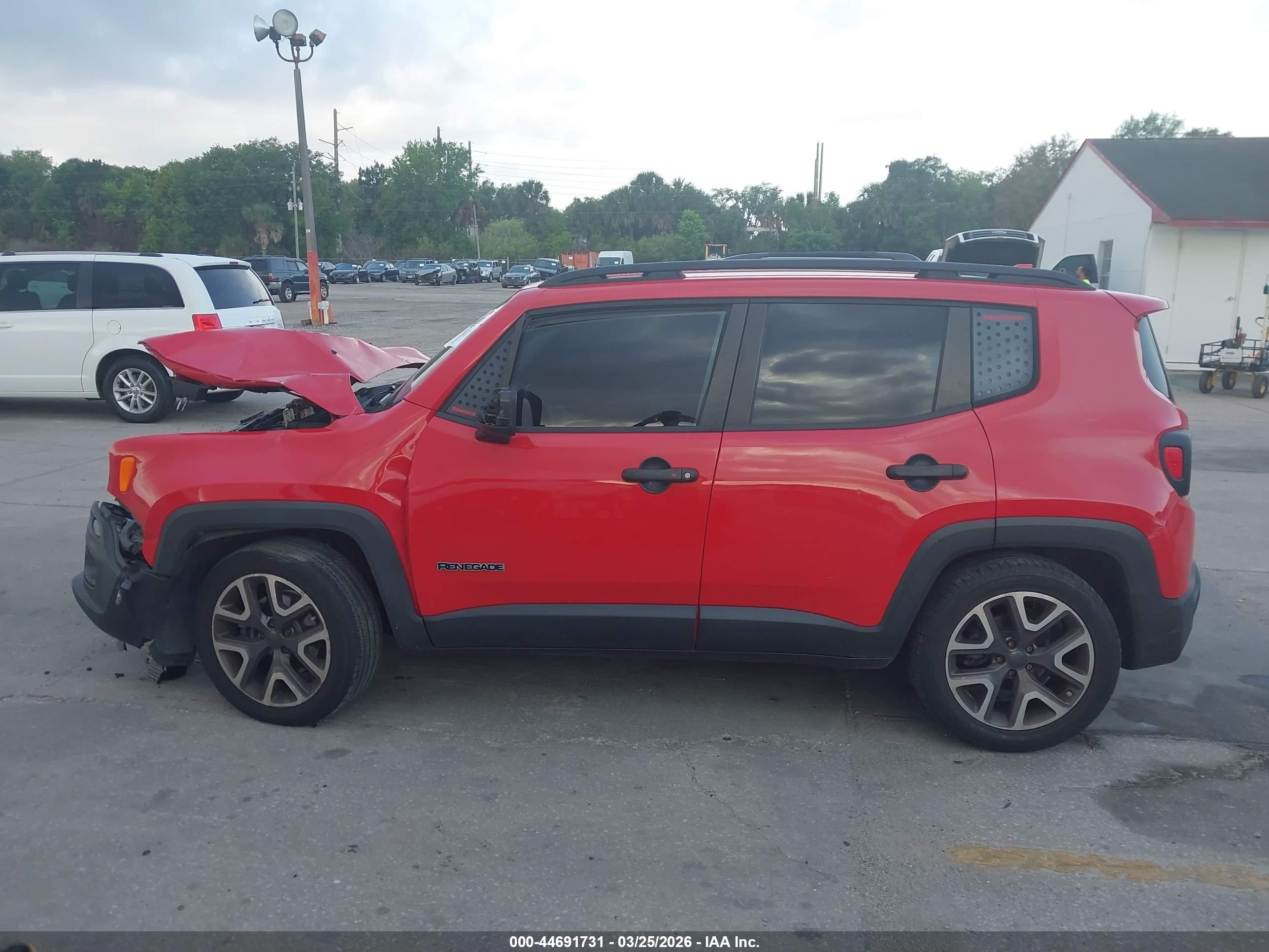 2015 Jeep Renegade Latitude Red vin: ZACCJABT6FPB97511