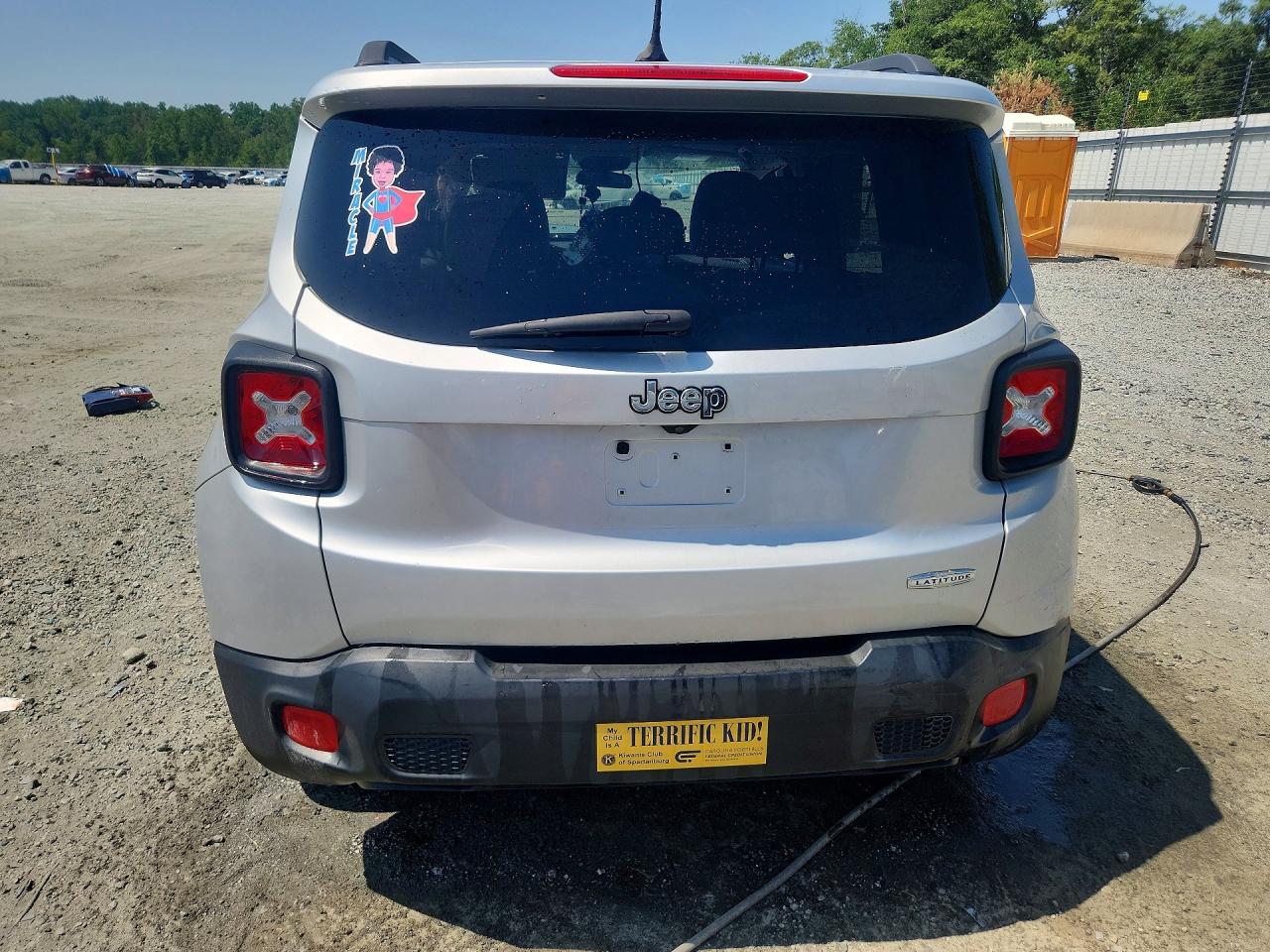 2015 Jeep Renegade Latitude Серебряный vin: ZACCJABT6FPC05719
