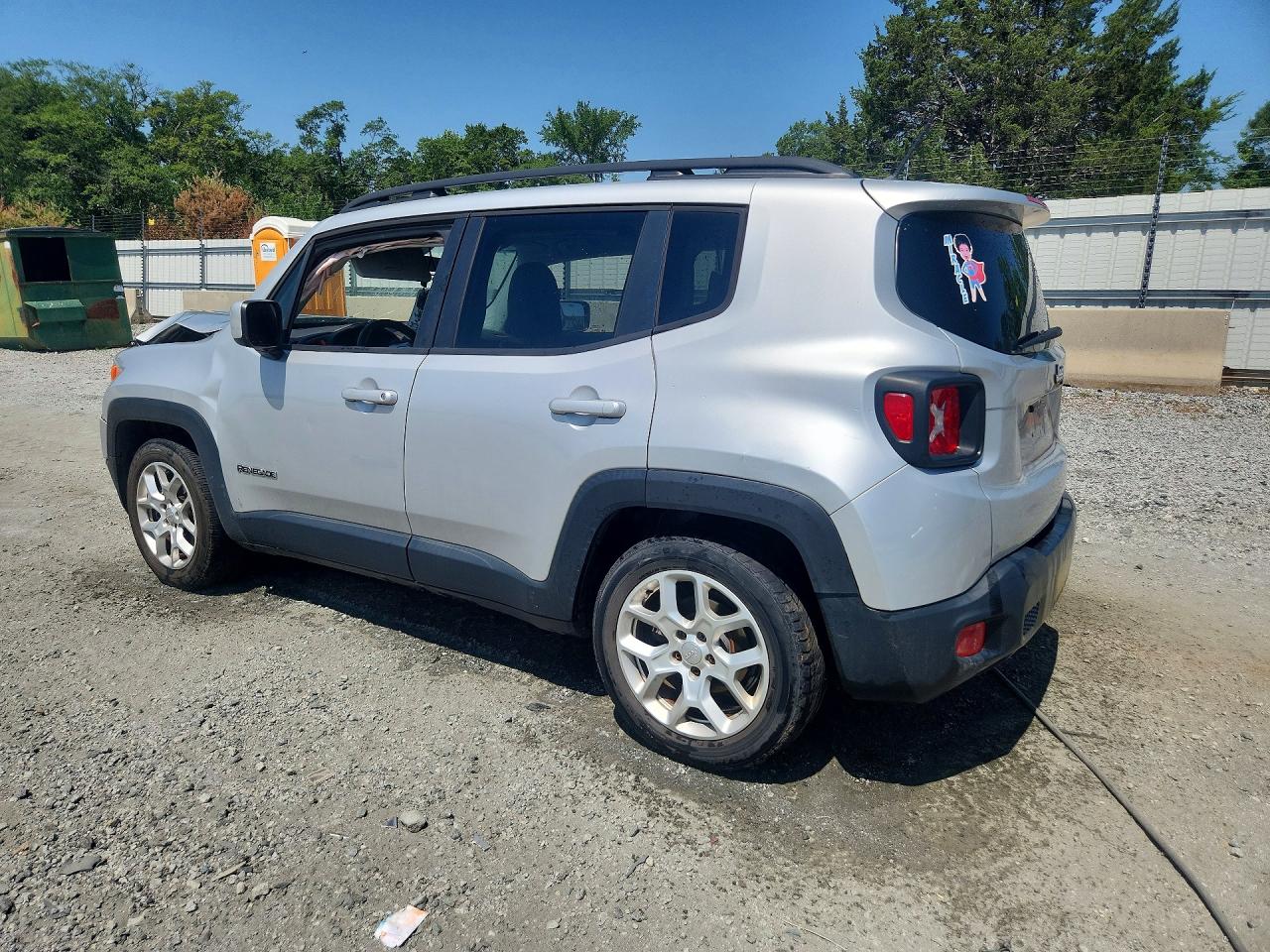 2015 Jeep Renegade Latitude Серебряный vin: ZACCJABT6FPC05719