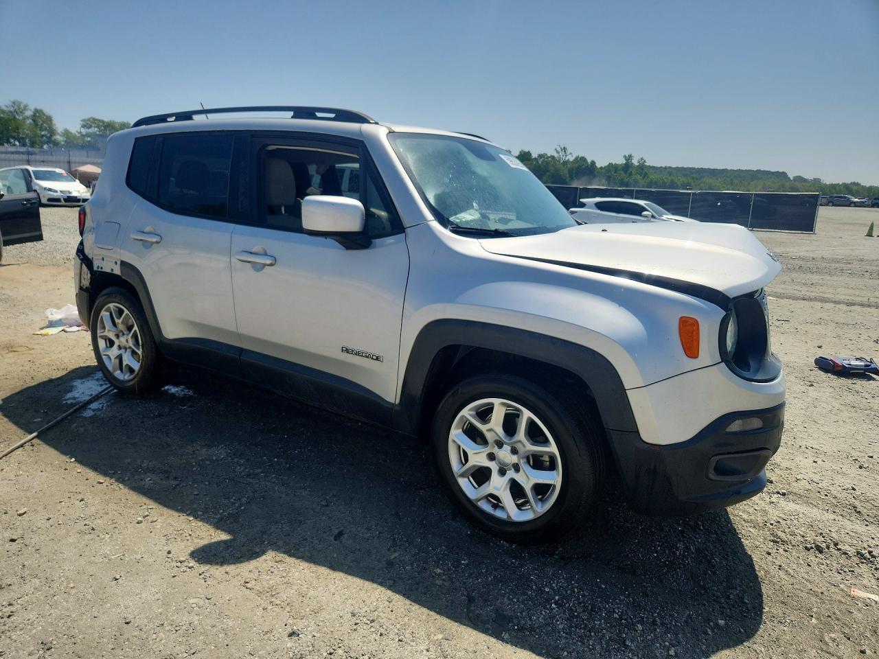 2015 Jeep Renegade Latitude Серебряный vin: ZACCJABT6FPC05719