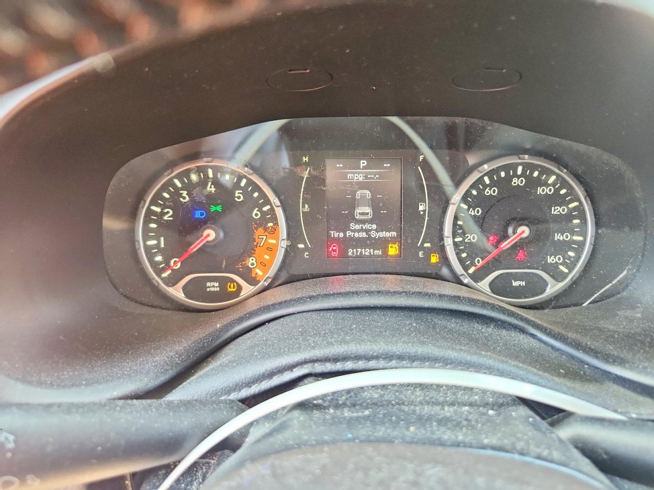 2015 Jeep Renegade Latitude Серебряный vin: ZACCJABT6FPC05719