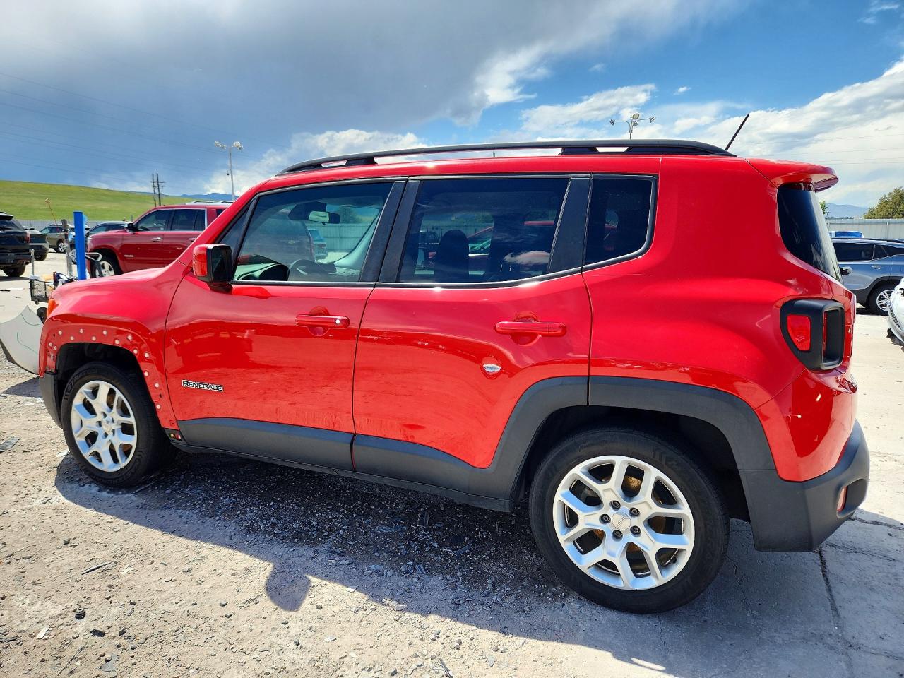 2015 Jeep Renegade Latitude Red vin: ZACCJABT7FPB26611