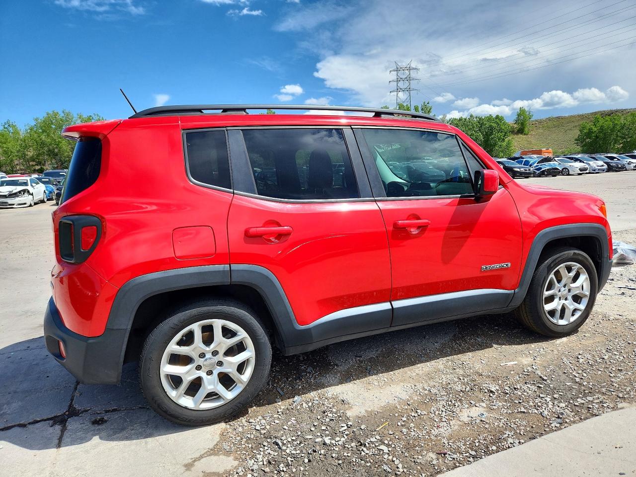 2015 Jeep Renegade Latitude Red vin: ZACCJABT7FPB26611