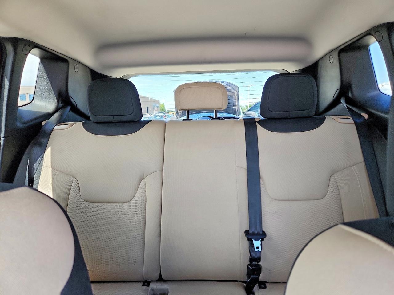 2015 Jeep Renegade Latitude Red vin: ZACCJABT7FPB26611