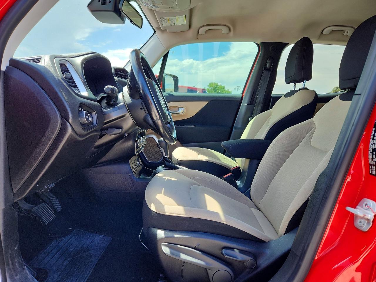 2015 Jeep Renegade Latitude Red vin: ZACCJABT7FPB26611
