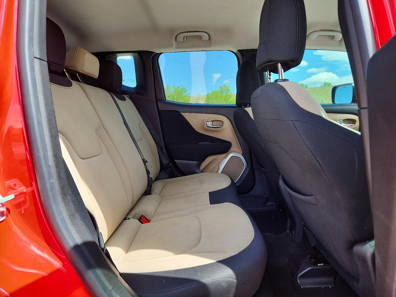 2015 Jeep Renegade Latitude Red vin: ZACCJABT7FPB26611