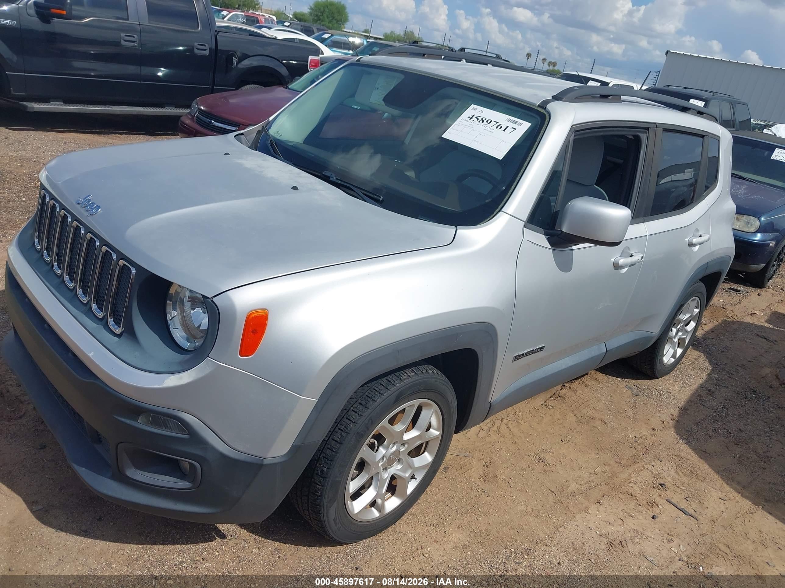 2015 Jeep Renegade Latitude Серебряный vin: ZACCJABT7FPB87084