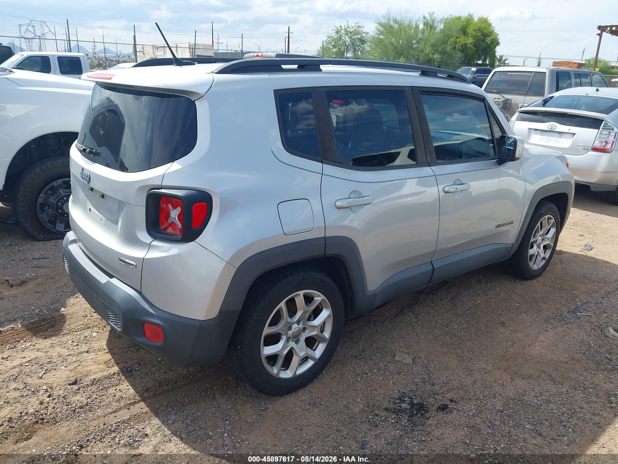 2015 Jeep Renegade Latitude Серебряный vin: ZACCJABT7FPB87084