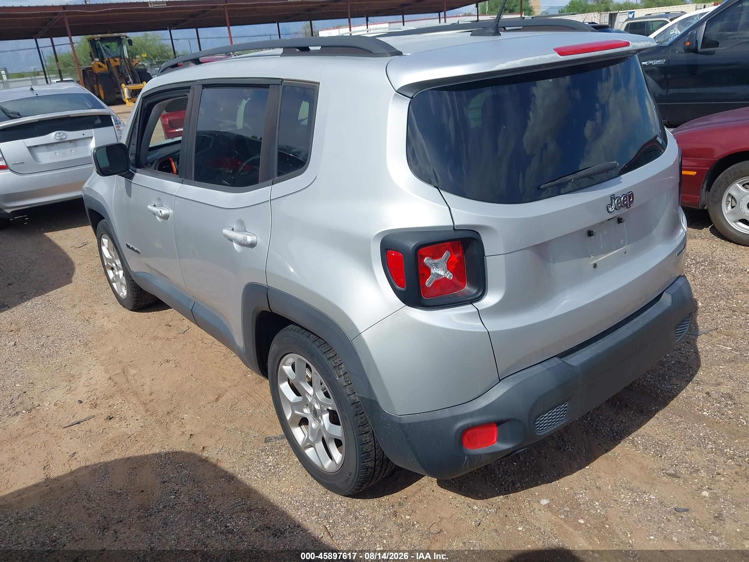 2015 Jeep Renegade Latitude Серебряный vin: ZACCJABT7FPB87084