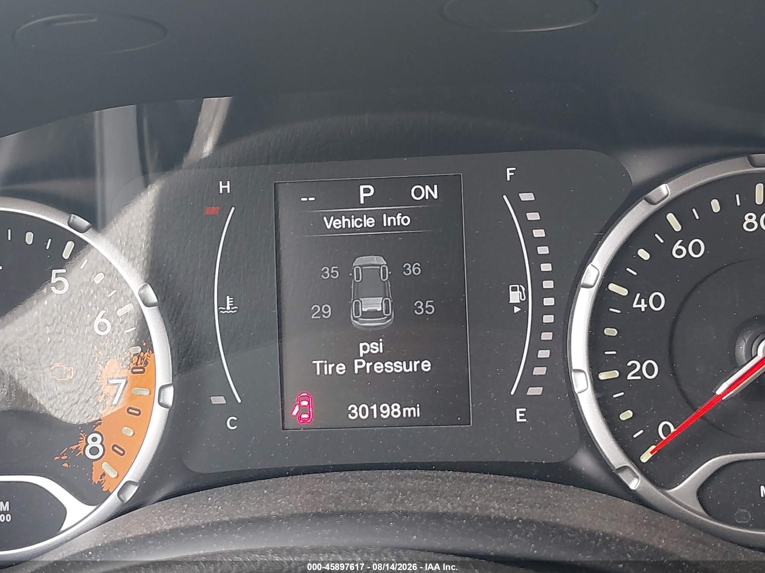 2015 Jeep Renegade Latitude Серебряный vin: ZACCJABT7FPB87084