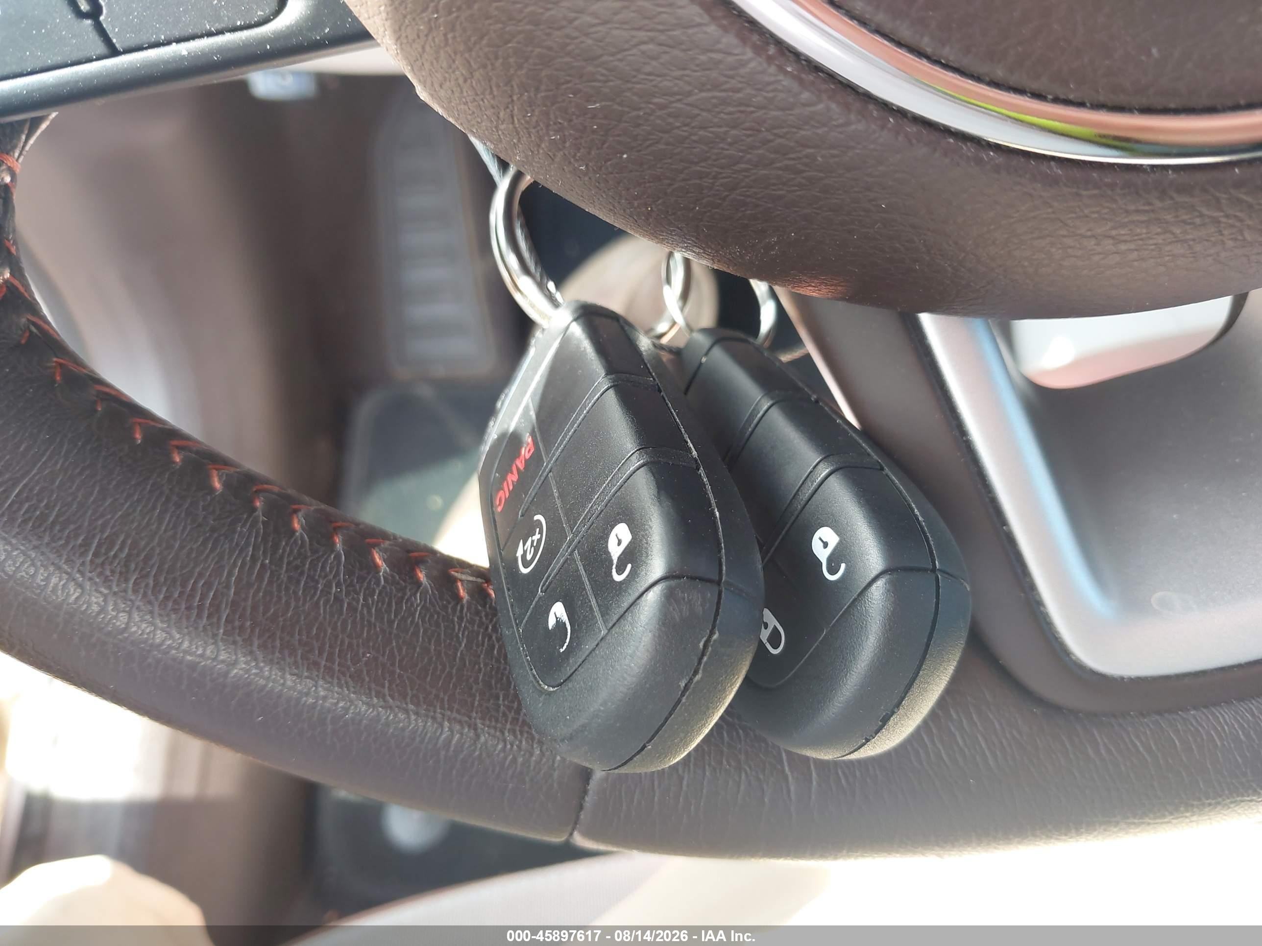 2015 Jeep Renegade Latitude Серебряный vin: ZACCJABT7FPB87084