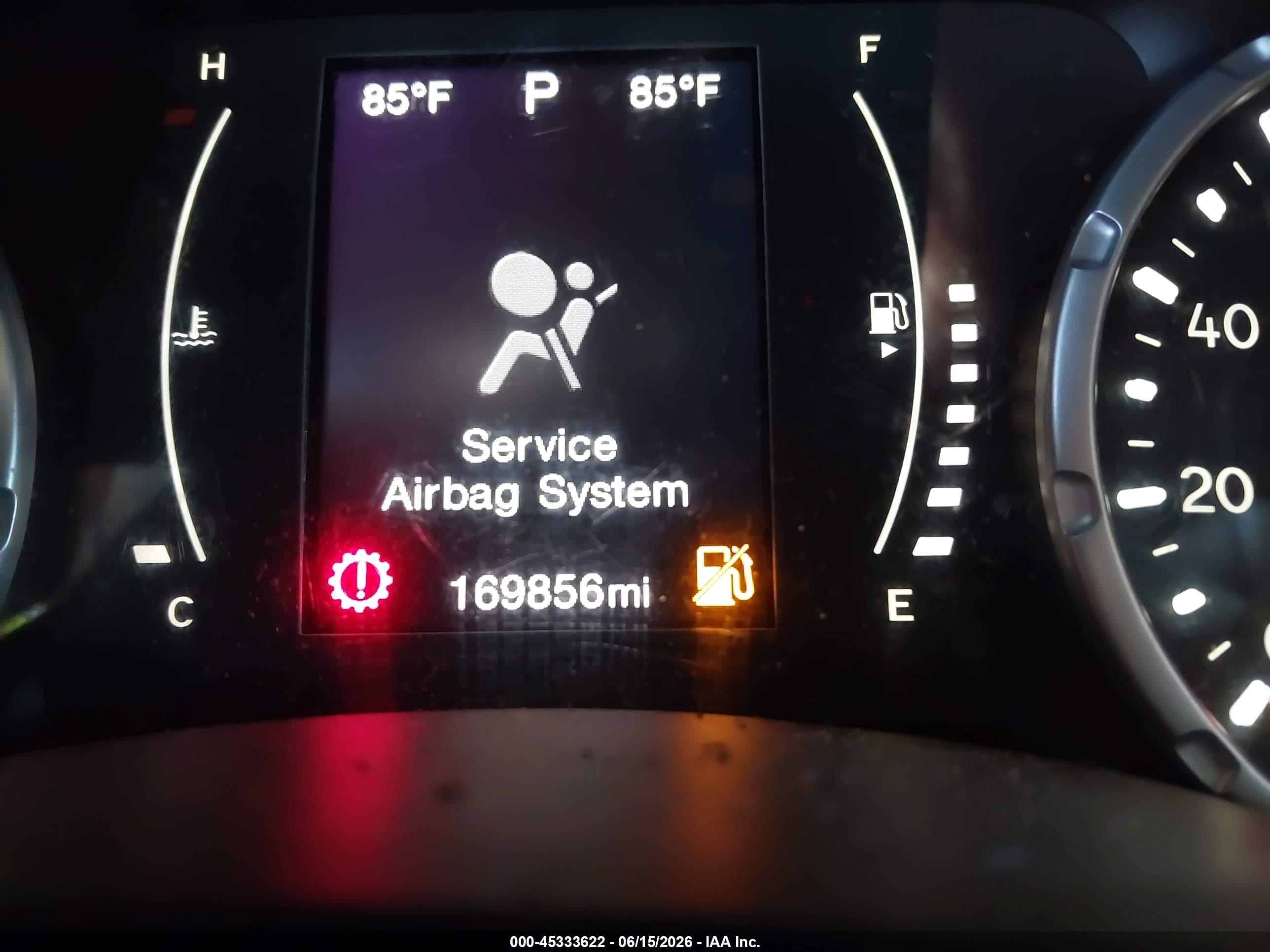 2015 Jeep Renegade Latitude Red vin: ZACCJABT7FPC01100