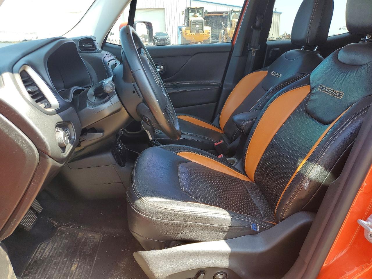 2015 Jeep Renegade Latitude Orange vin: ZACCJABT7FPC25011