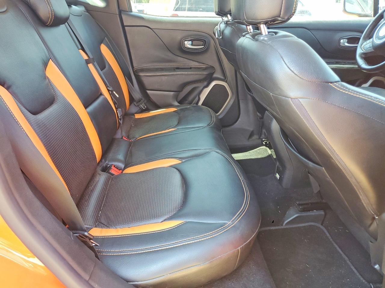 2015 Jeep Renegade Latitude Orange vin: ZACCJABT7FPC25011