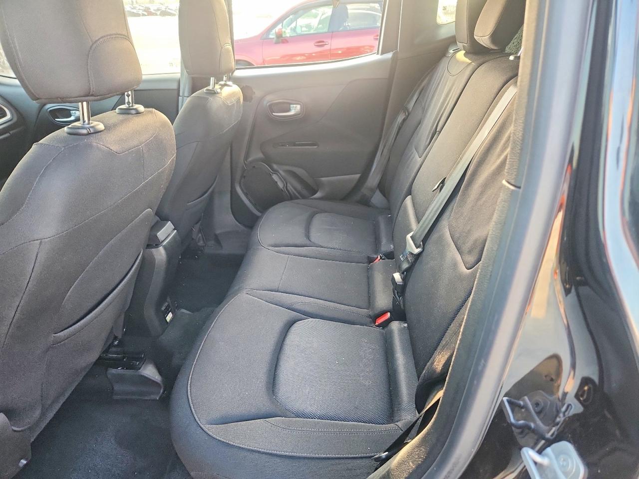 2015 Jeep Renegade Latitude Black vin: ZACCJABT7FPC27325