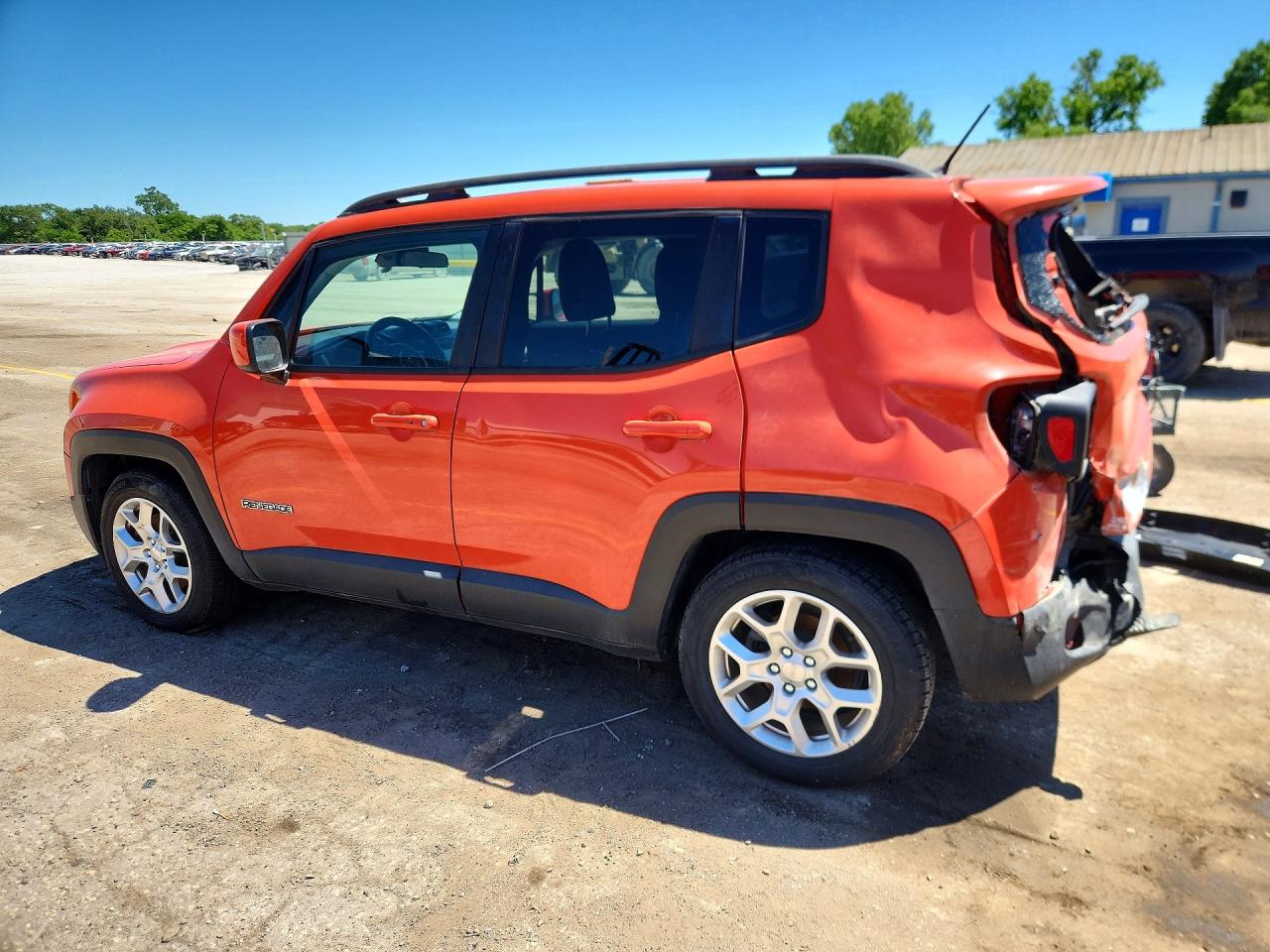 2016 Jeep Renegade Latitude Orange vin: ZACCJABT7GPE33102