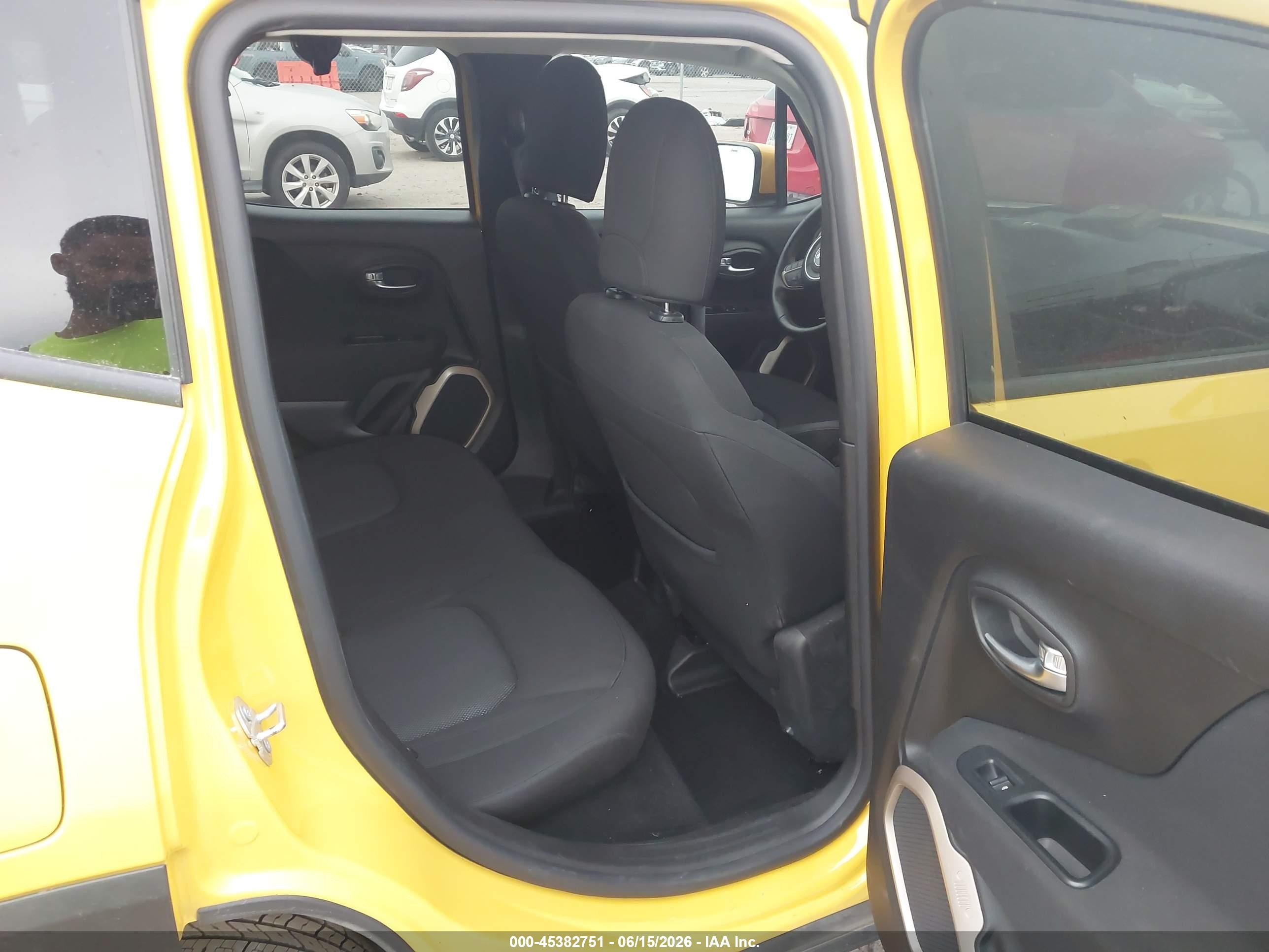 2015 Jeep Renegade Latitude Yellow vin: ZACCJABT8FPB39707