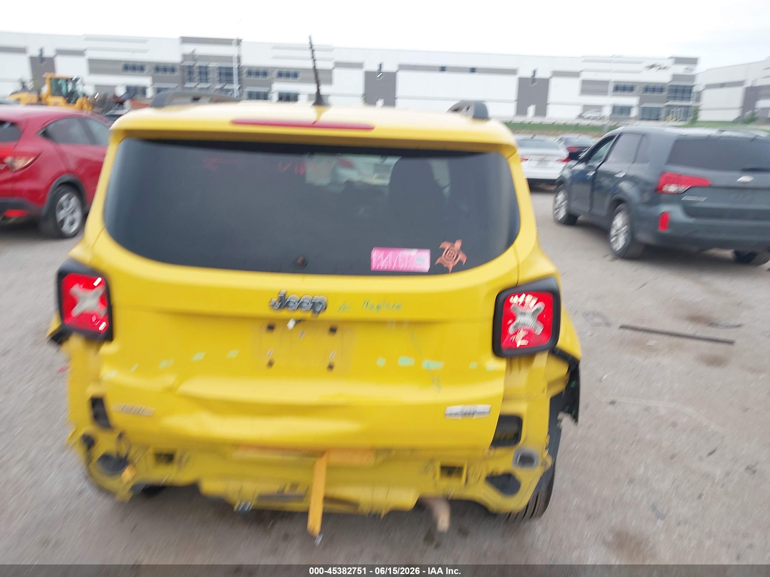 2015 Jeep Renegade Latitude Yellow vin: ZACCJABT8FPB39707