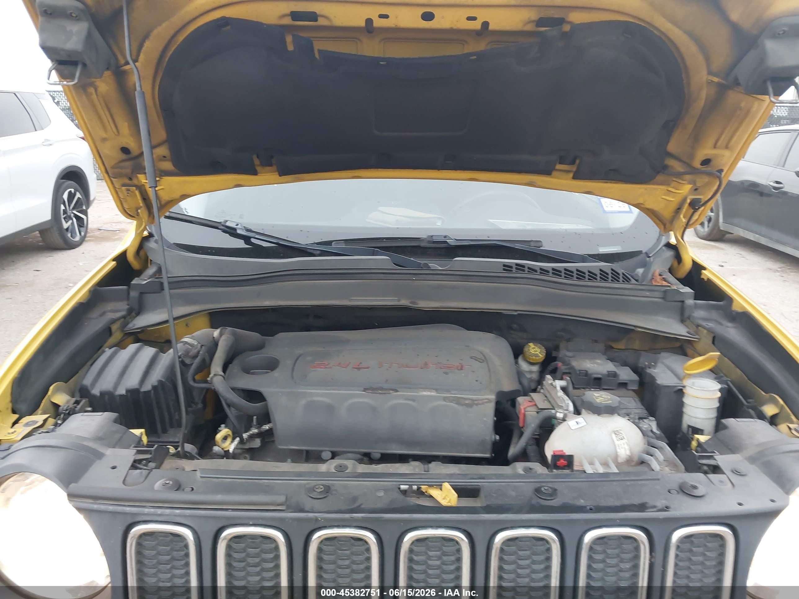 2015 Jeep Renegade Latitude Yellow vin: ZACCJABT8FPB39707