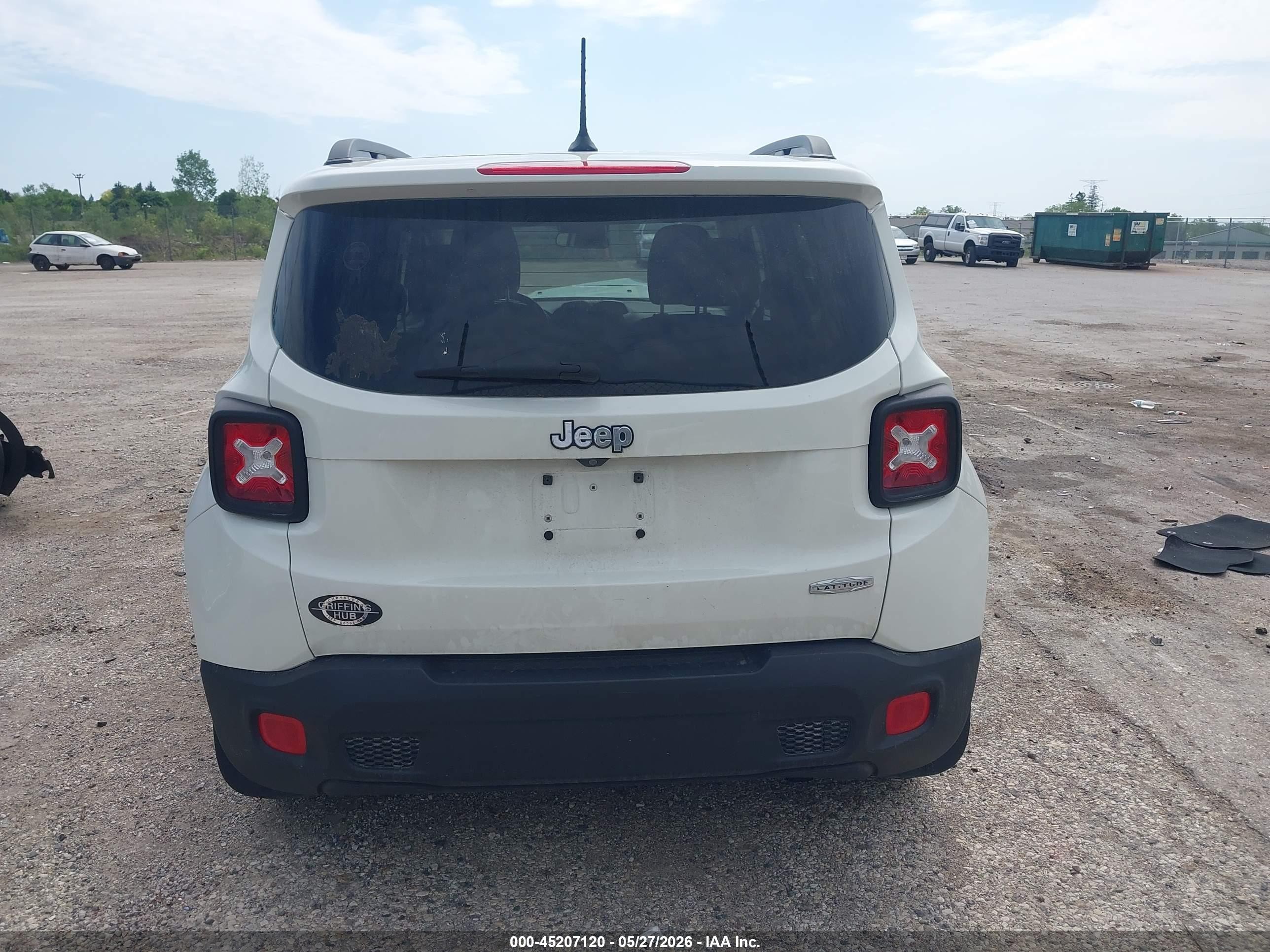 2015 Jeep Renegade Latitude White vin: ZACCJABT8FPB85568