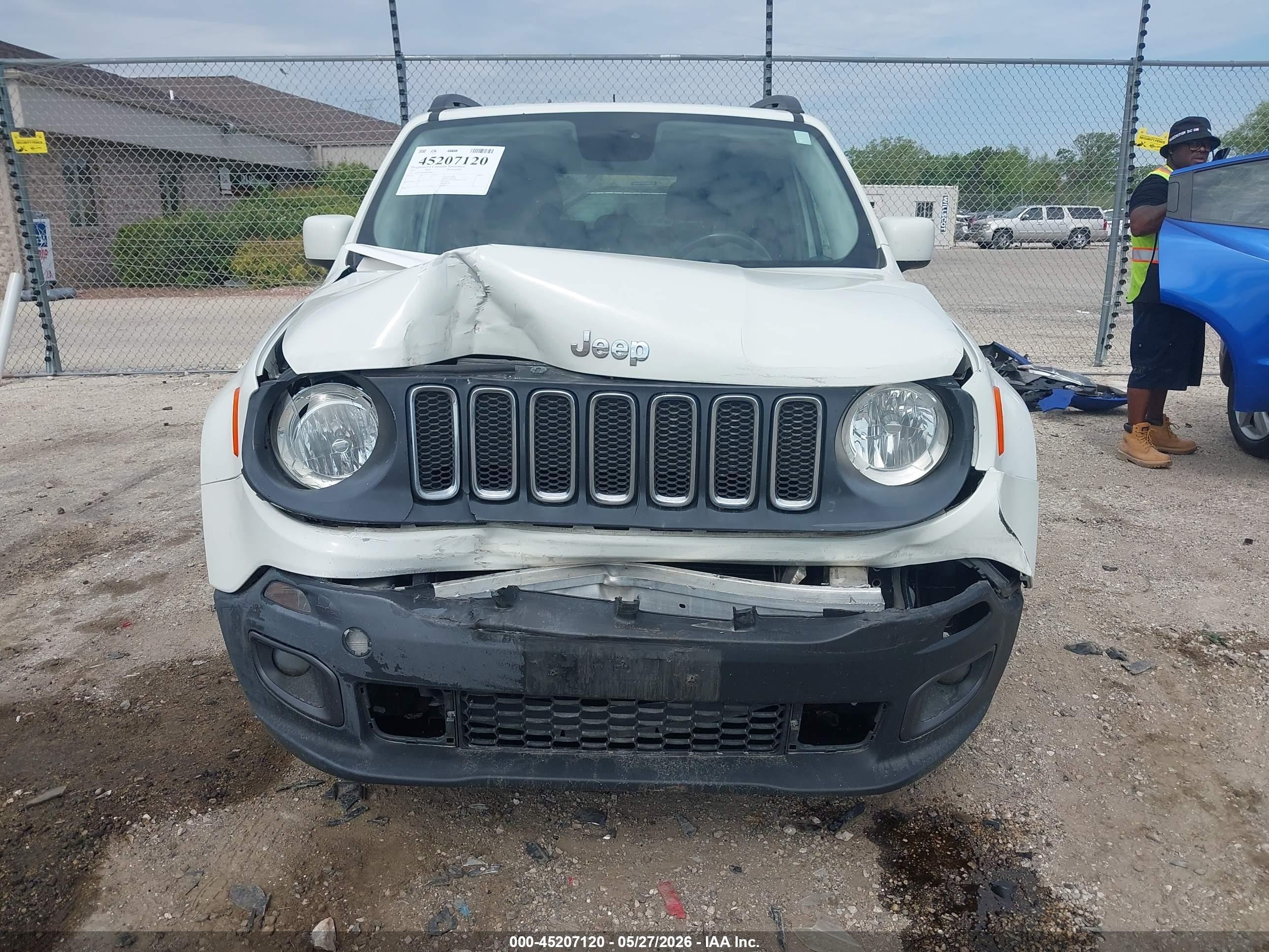 2015 Jeep Renegade Latitude White vin: ZACCJABT8FPB85568