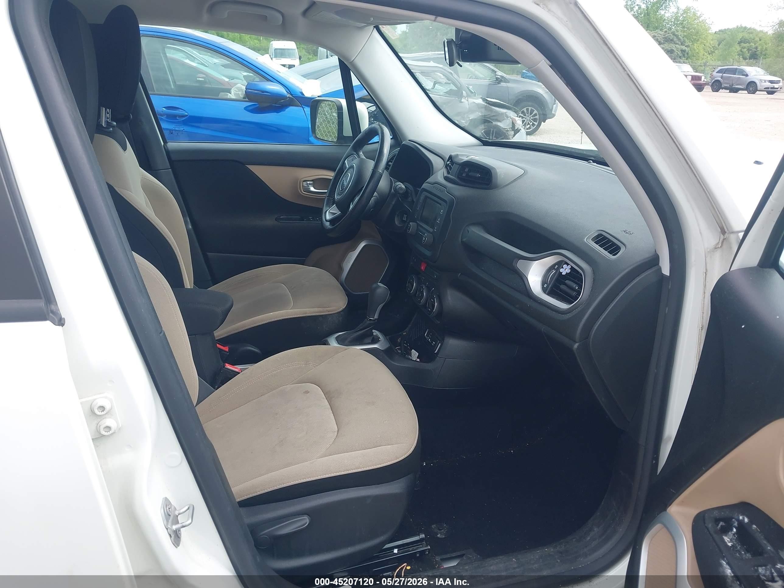 2015 Jeep Renegade Latitude White vin: ZACCJABT8FPB85568