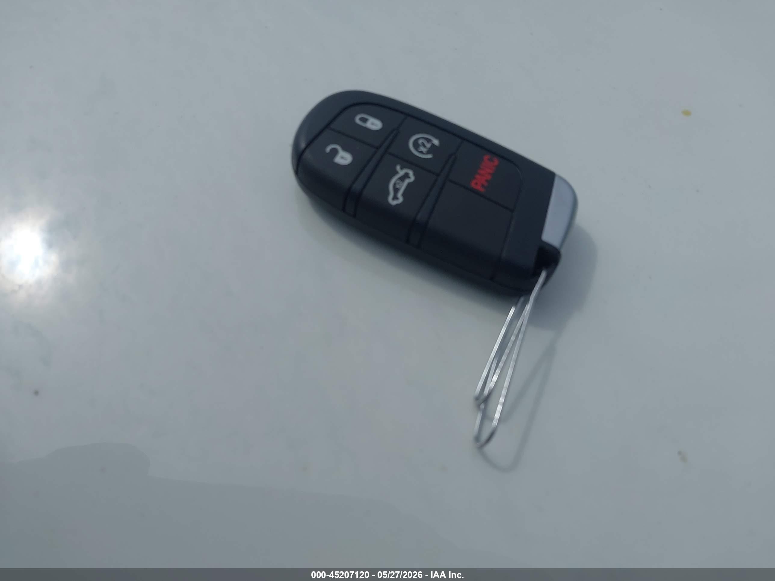 2015 Jeep Renegade Latitude White vin: ZACCJABT8FPB85568