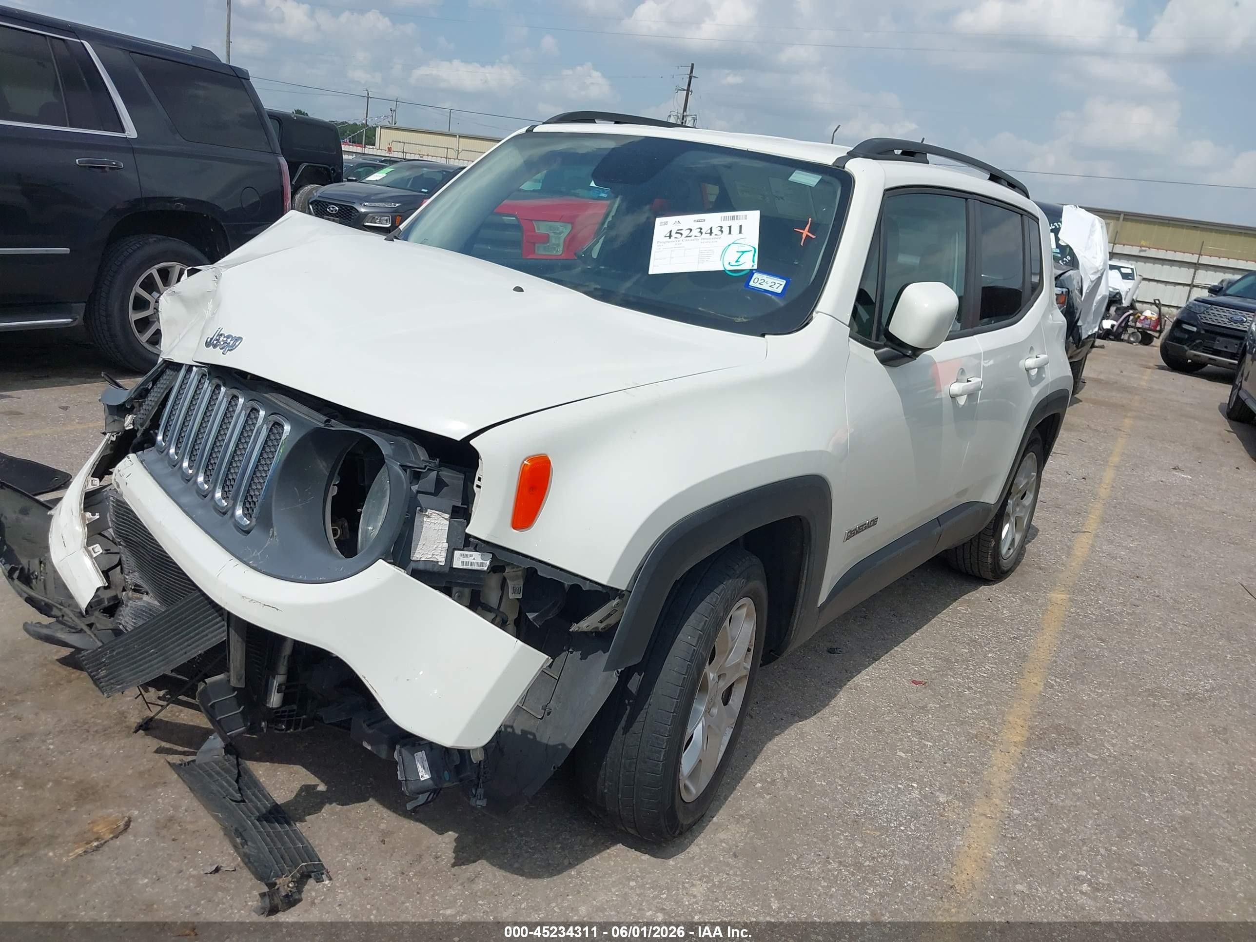 2015 Jeep Renegade Latitude White vin: ZACCJABT8FPB90561