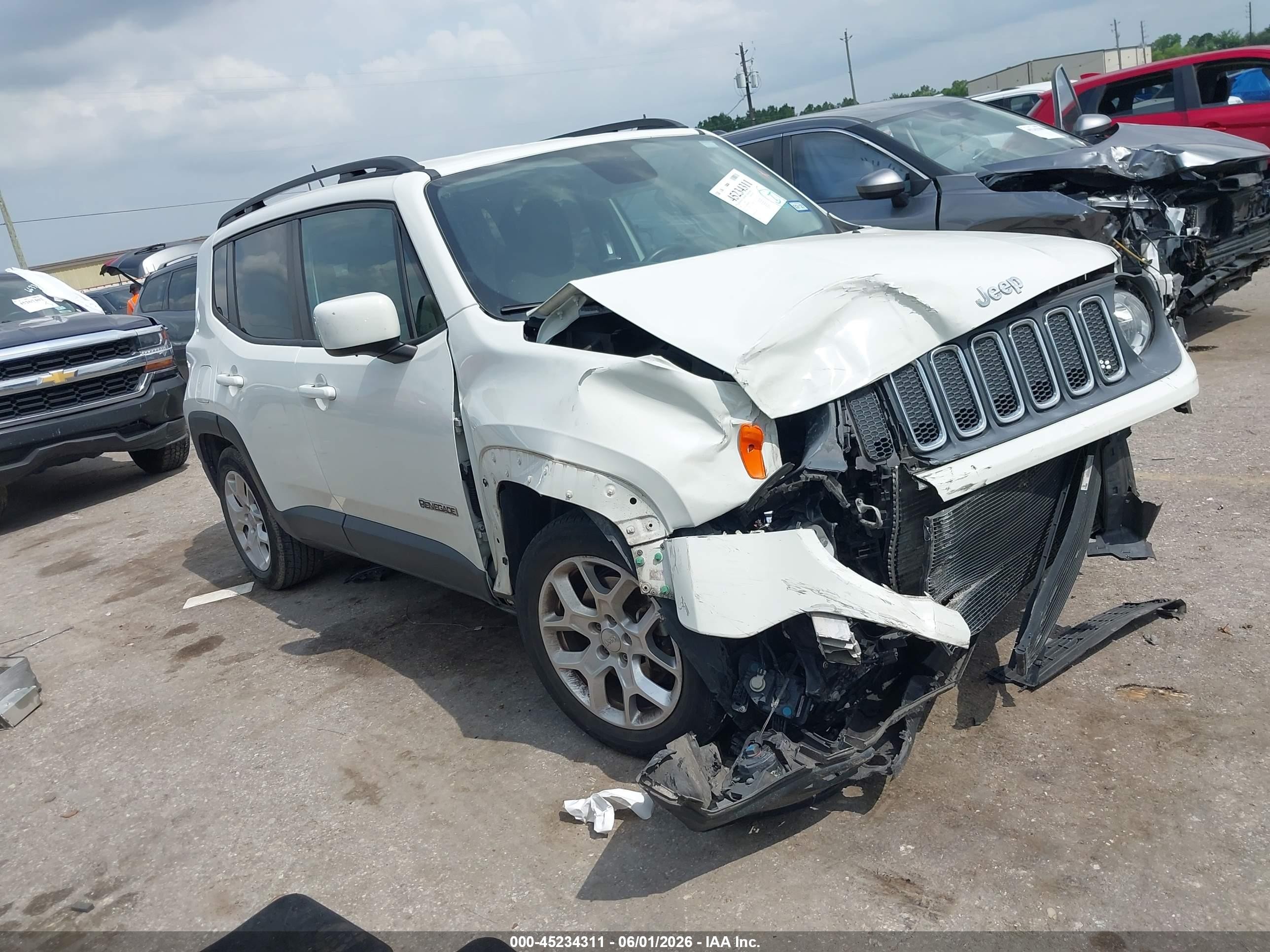 2015 Jeep Renegade Latitude Белый vin: ZACCJABT8FPB90561
