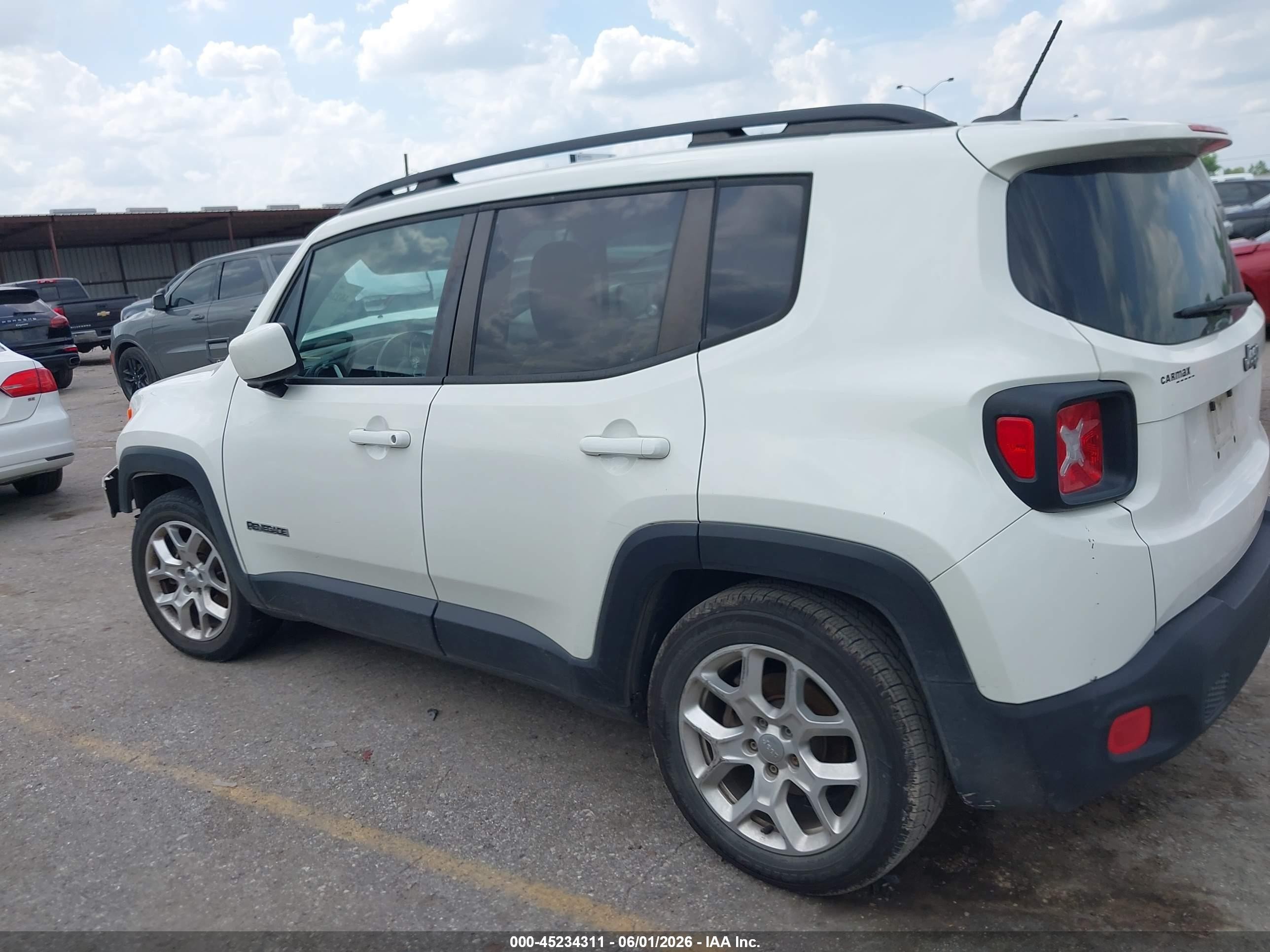 2015 Jeep Renegade Latitude White vin: ZACCJABT8FPB90561