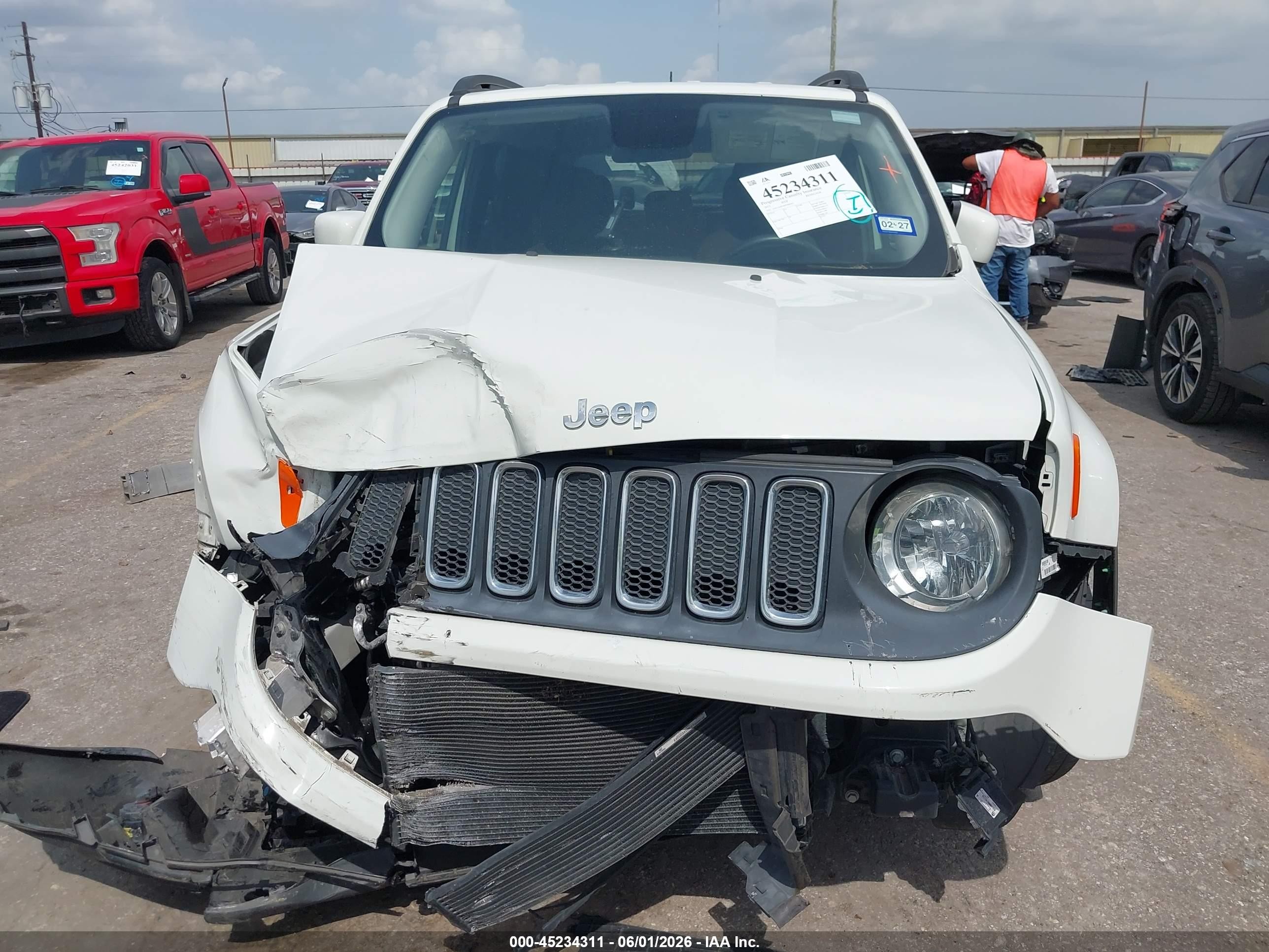 2015 Jeep Renegade Latitude White vin: ZACCJABT8FPB90561