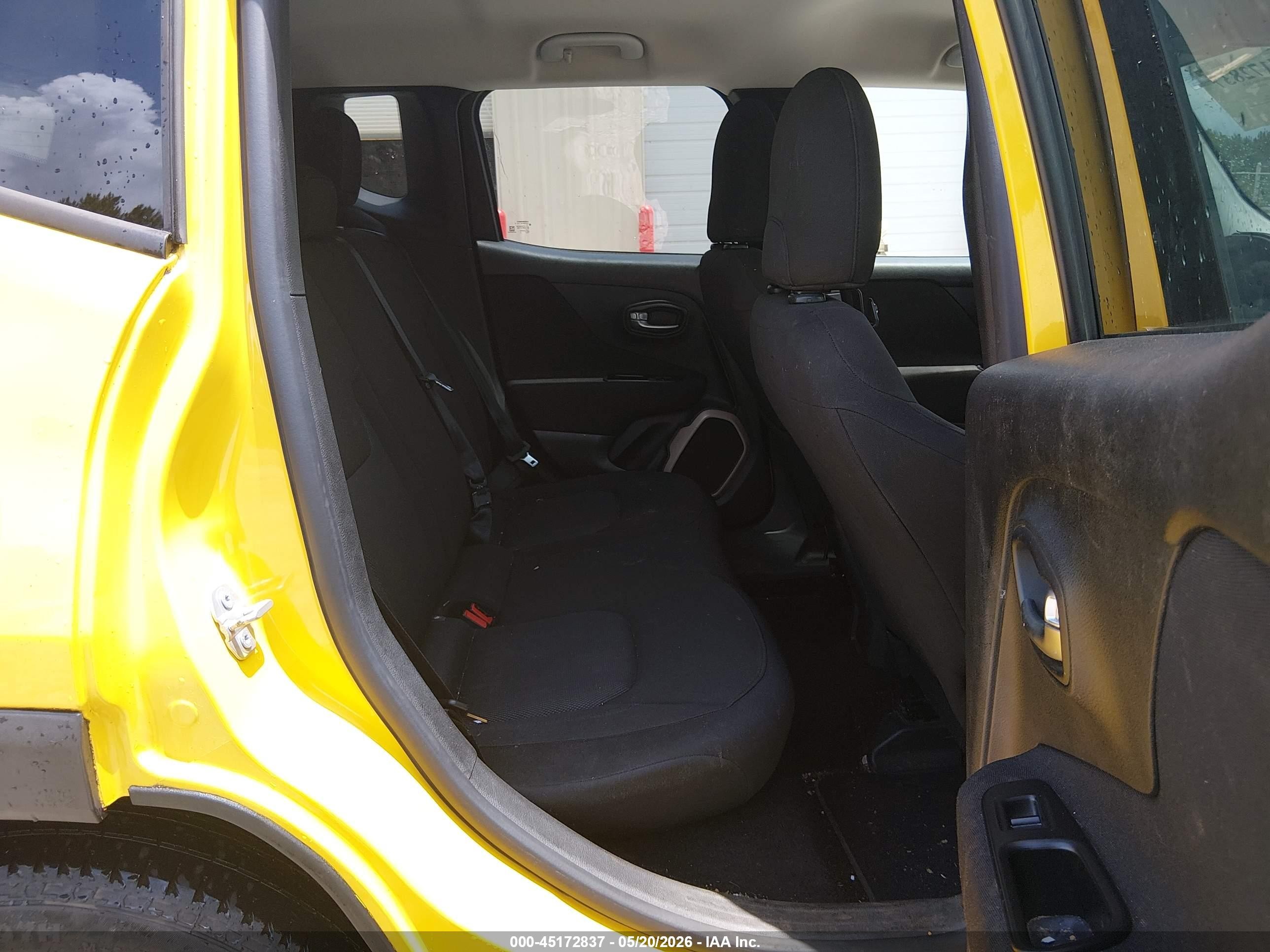 2015 Jeep Renegade Latitude Yellow vin: ZACCJABT8FPC01042