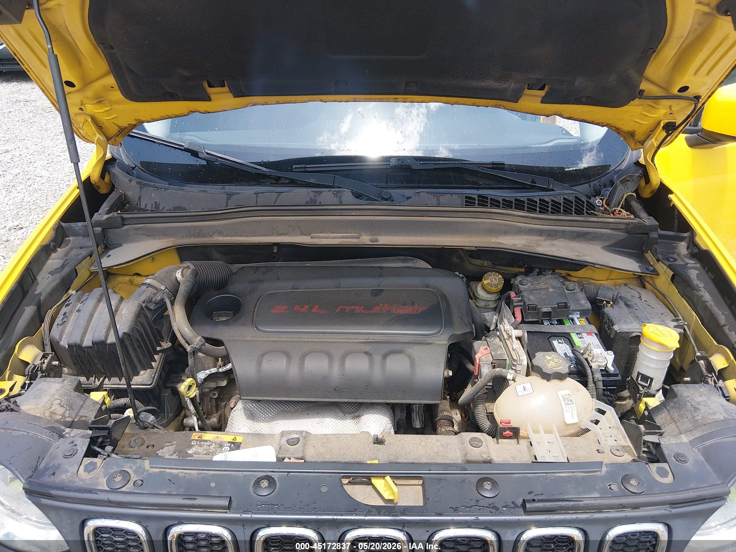 2015 Jeep Renegade Latitude Yellow vin: ZACCJABT8FPC01042