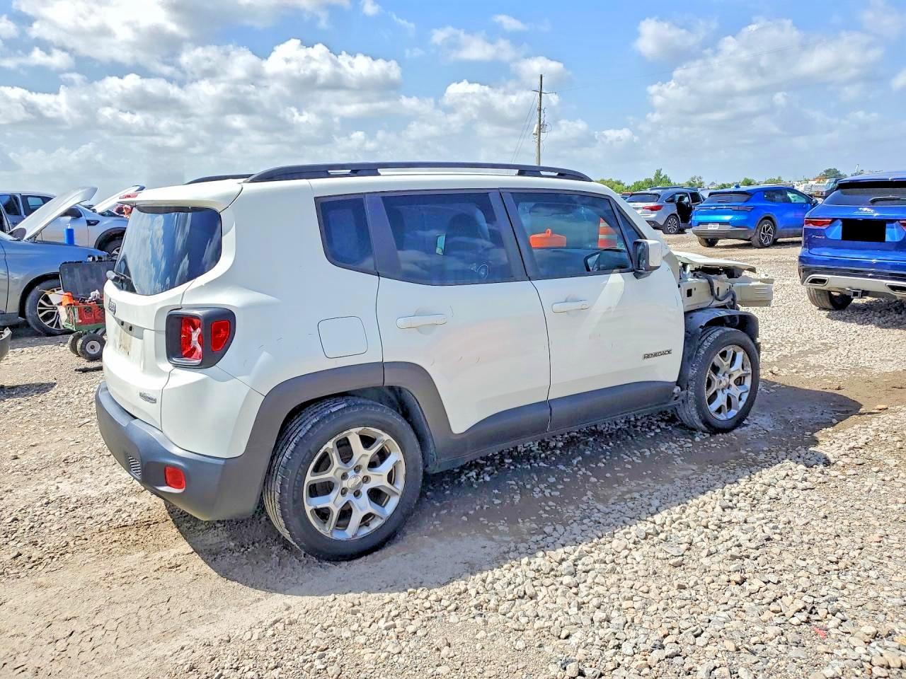 2015 Jeep Renegade Latitude White vin: ZACCJABT8FPC03180