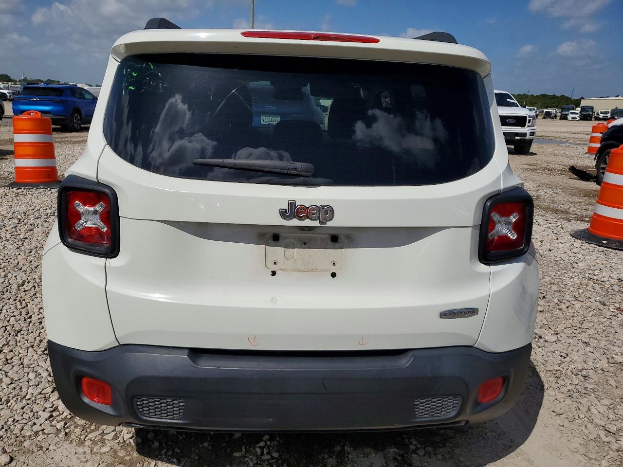 2015 Jeep Renegade Latitude White vin: ZACCJABT8FPC03180