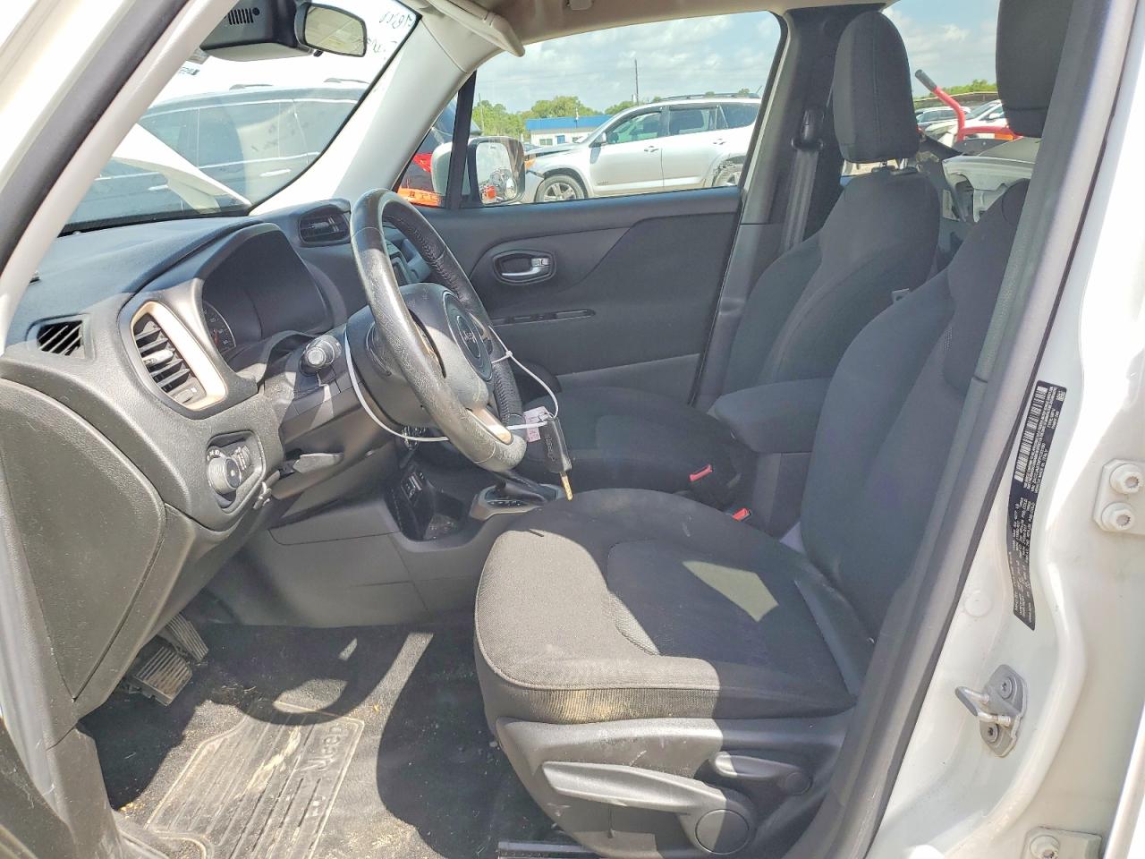 2015 Jeep Renegade Latitude White vin: ZACCJABT8FPC03180