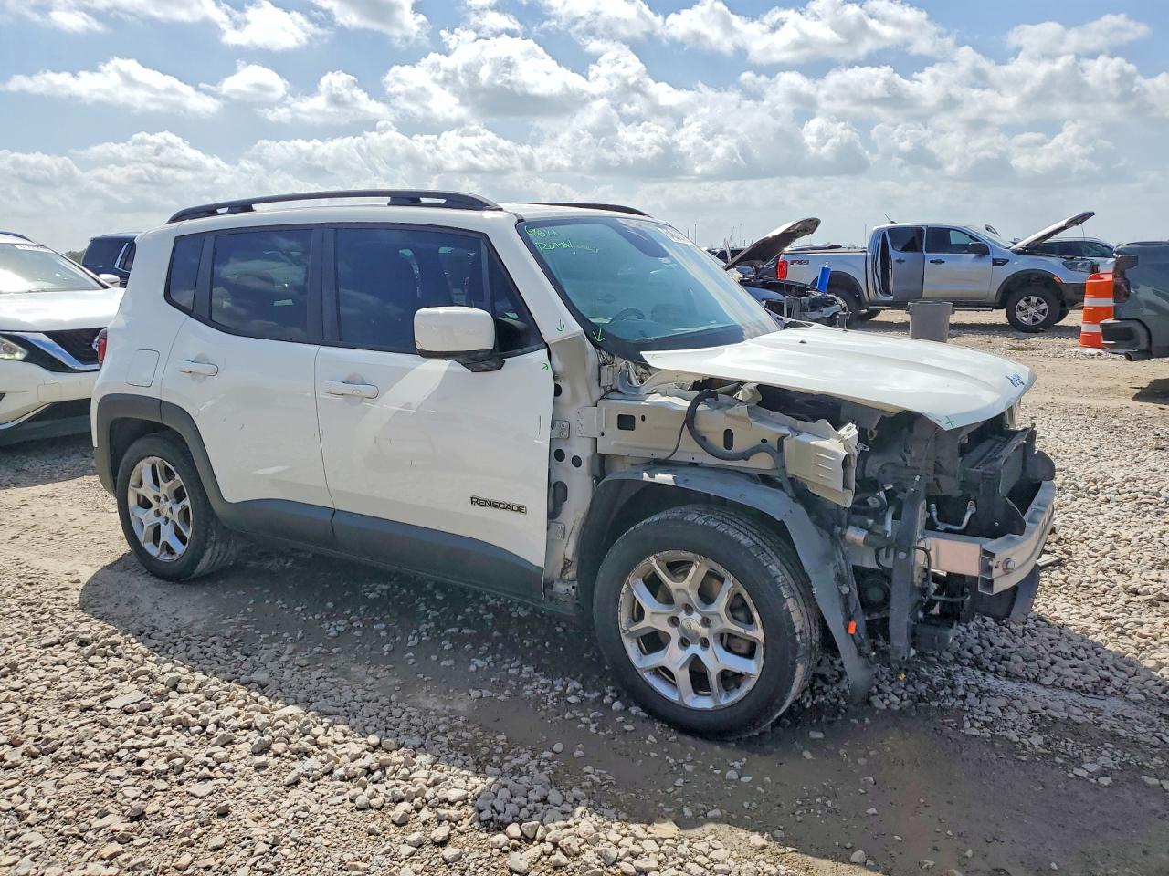 2015 Jeep Renegade Latitude White vin: ZACCJABT8FPC03180