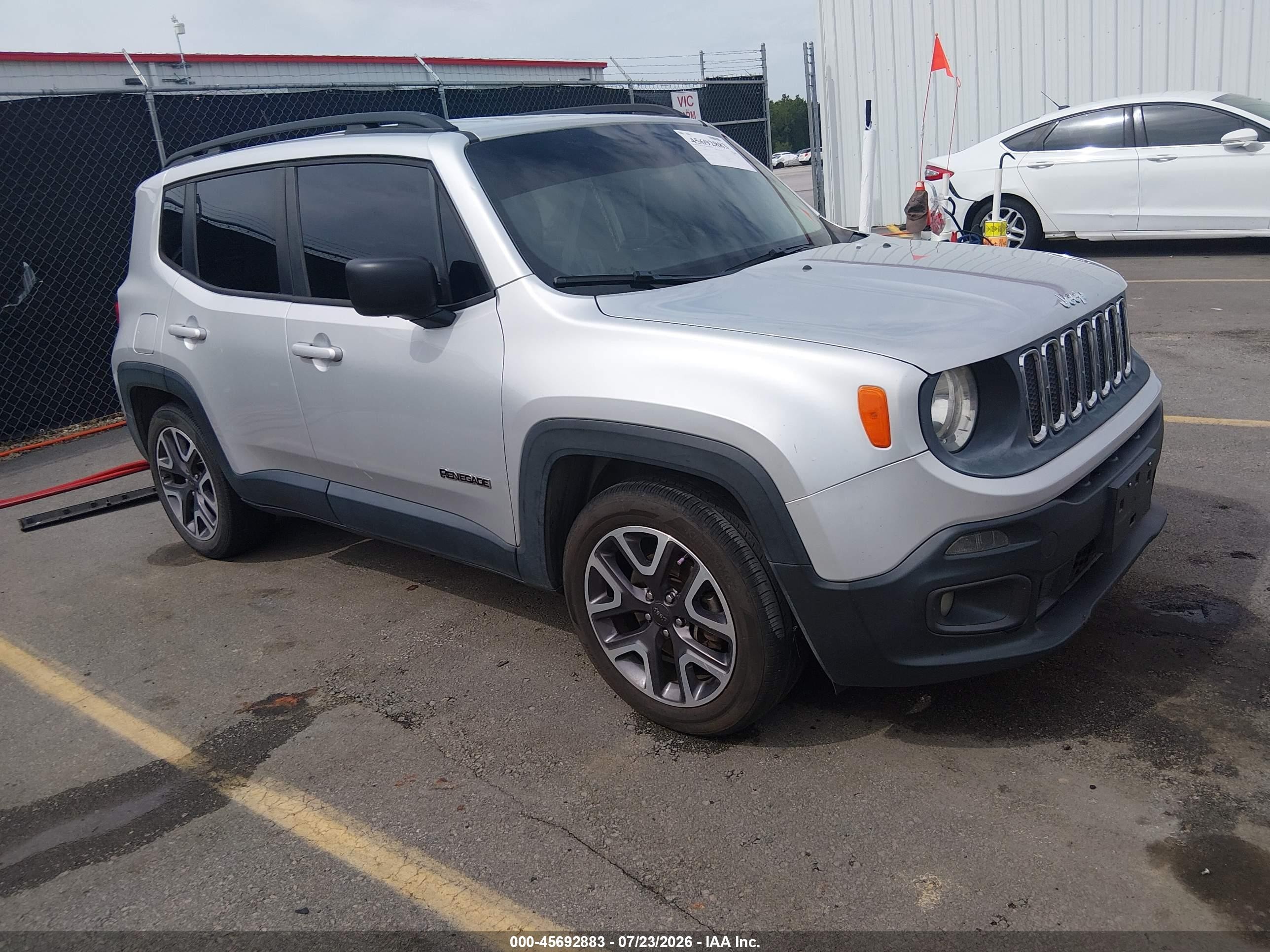 2015 Jeep Renegade Latitude Silver vin: ZACCJABT9FPC36737