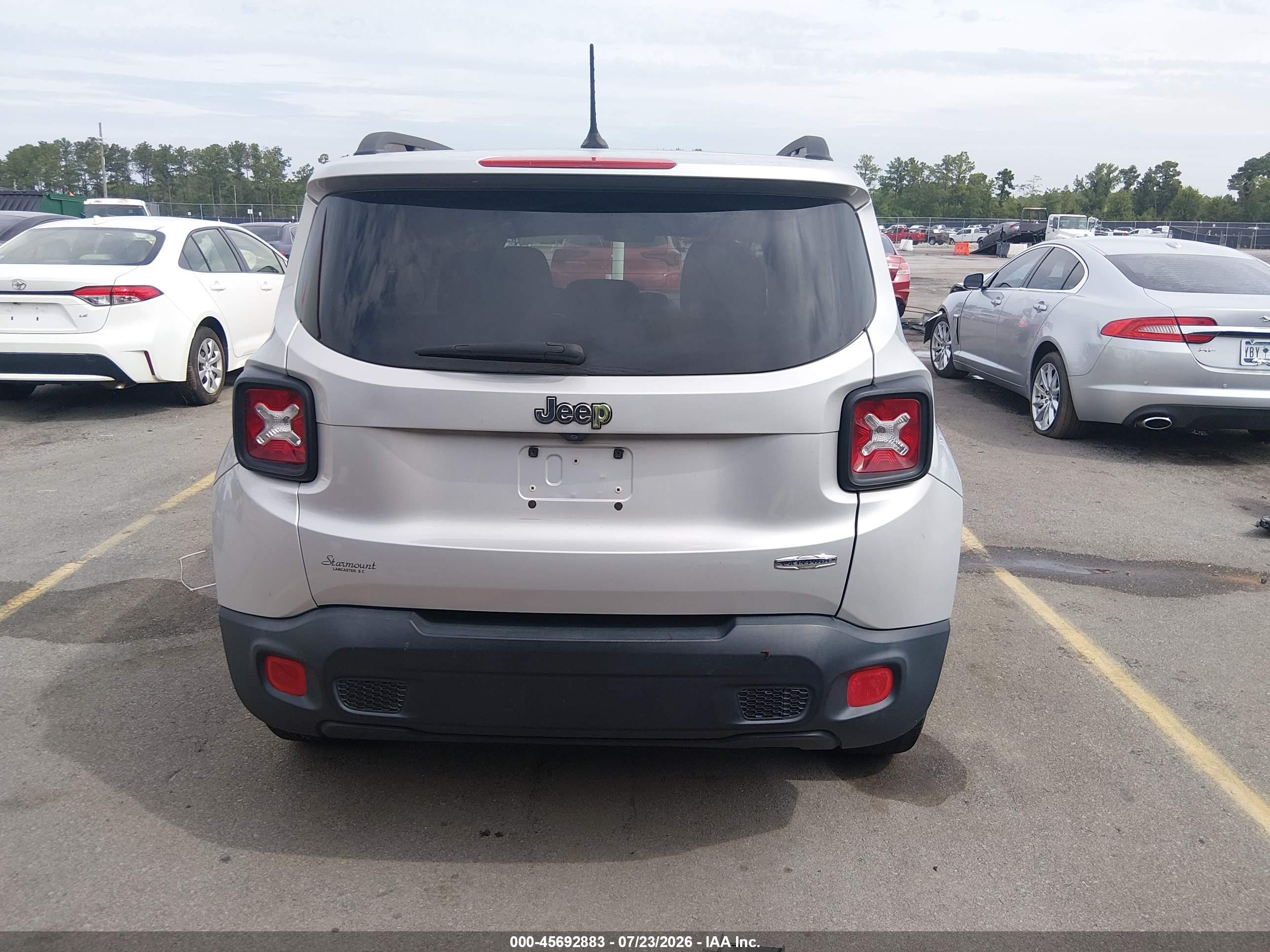 2015 Jeep Renegade Latitude Silver vin: ZACCJABT9FPC36737