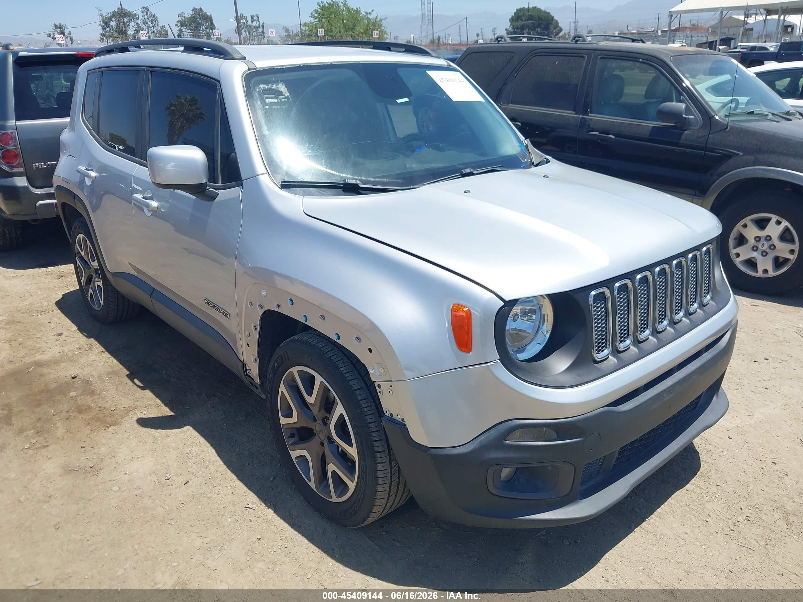 2015 Jeep Renegade Latitude Silver vin: ZACCJABTXFPB34833