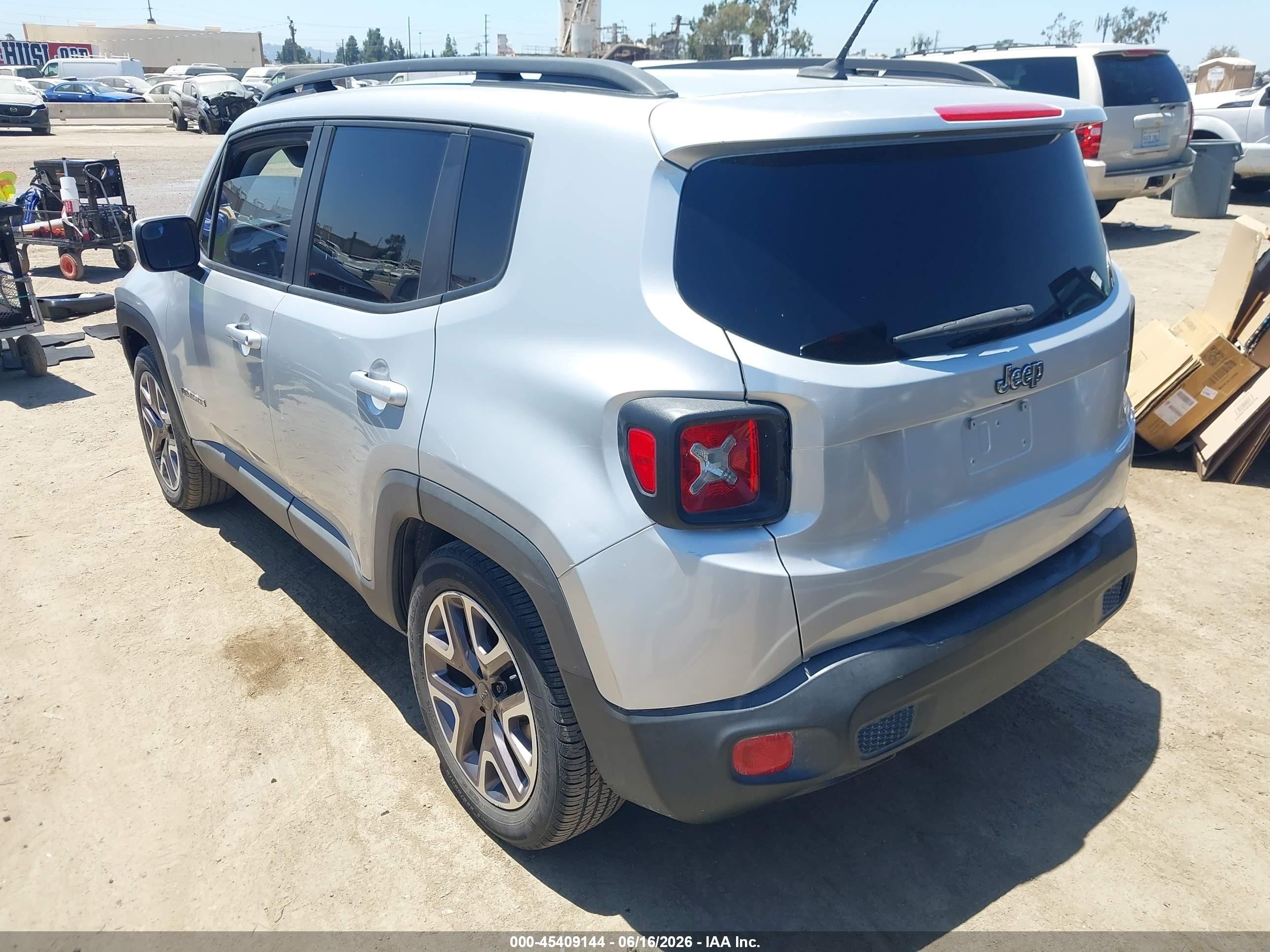 2015 Jeep Renegade Latitude Silver vin: ZACCJABTXFPB34833