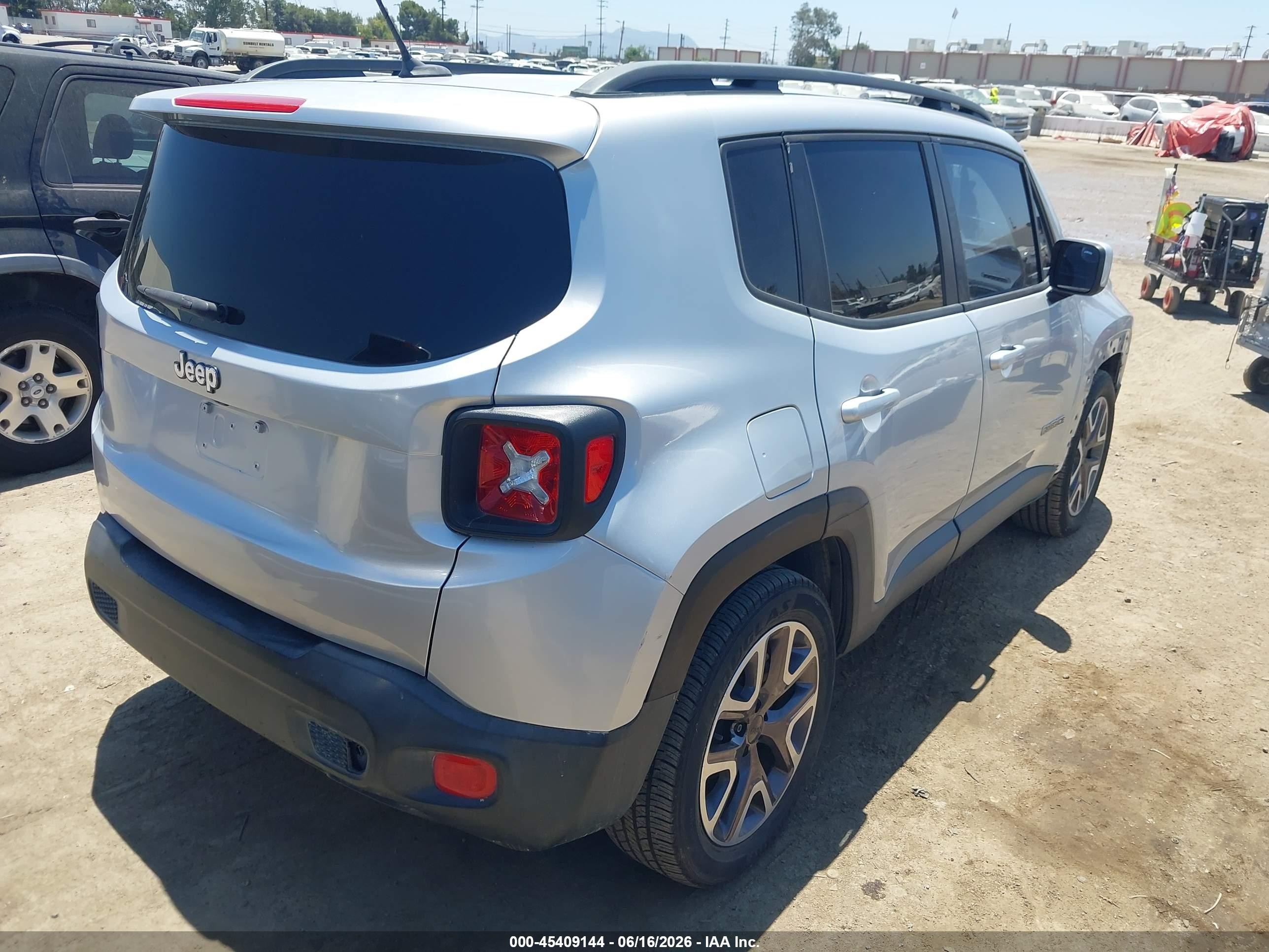 2015 Jeep Renegade Latitude Silver vin: ZACCJABTXFPB34833
