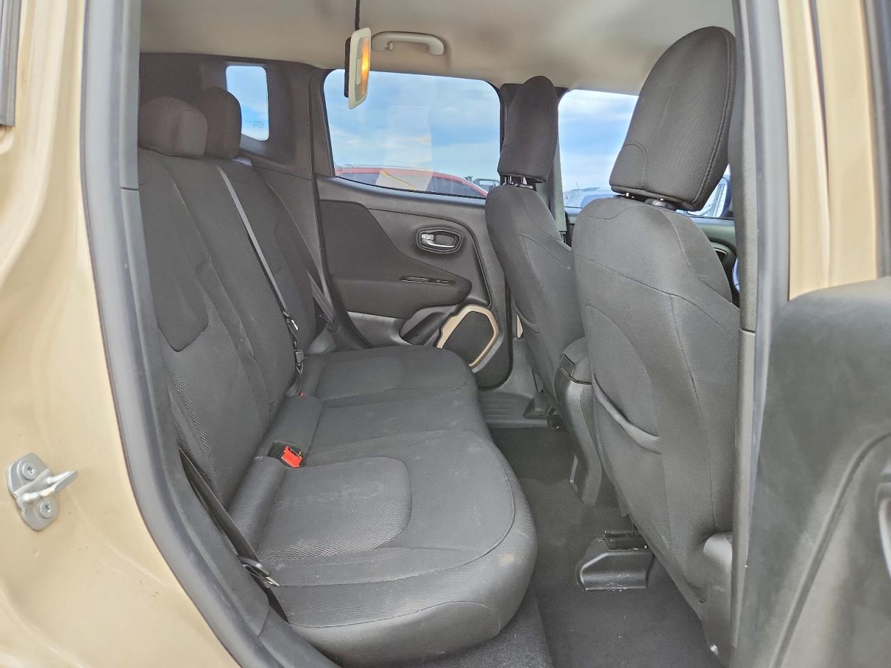 2015 Jeep Renegade Latitude Tan vin: ZACCJABTXFPB35268
