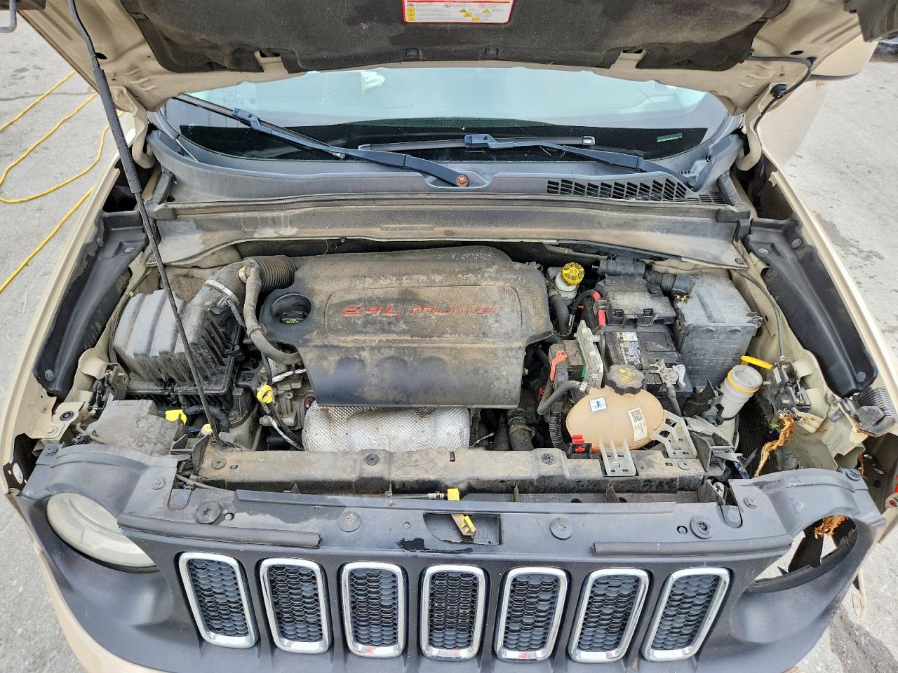 2015 Jeep Renegade Latitude Tan vin: ZACCJABTXFPB35268