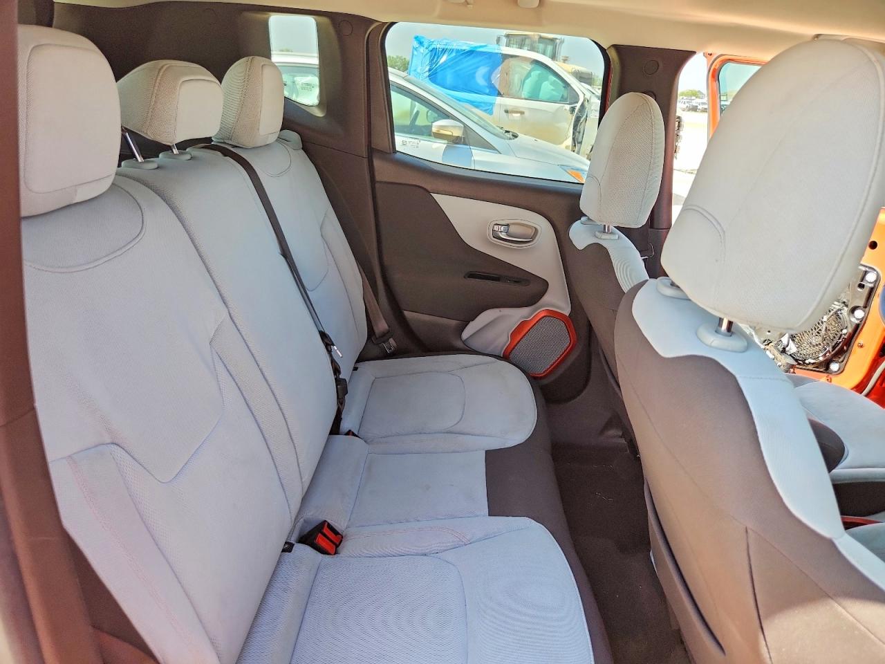 2015 Jeep Renegade Latitude Оранжевый vin: ZACCJABTXFPC25195