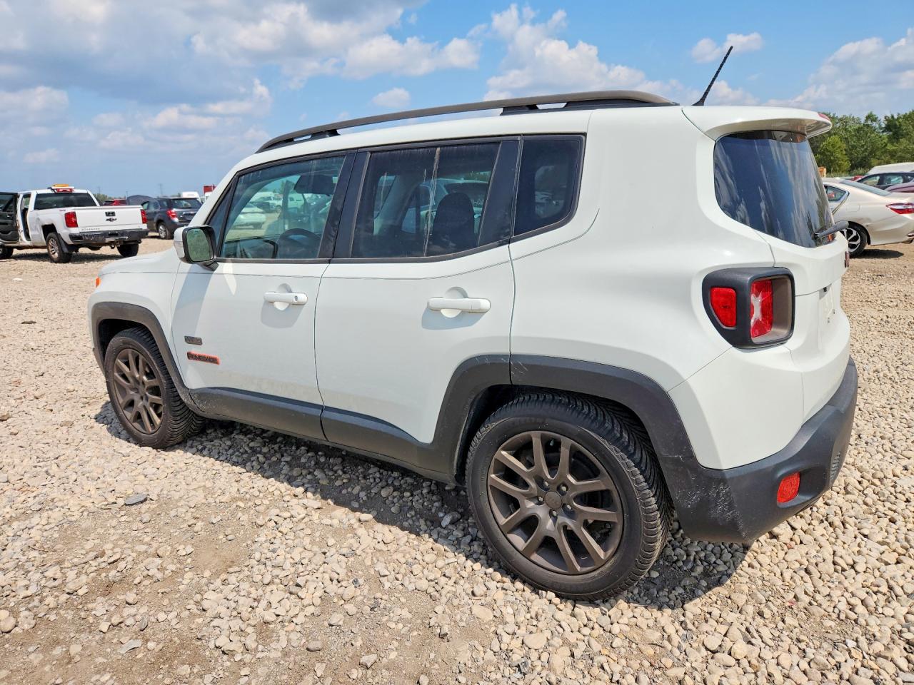 2016 Jeep Renegade Latitude White vin: ZACCJABW2GPE03256